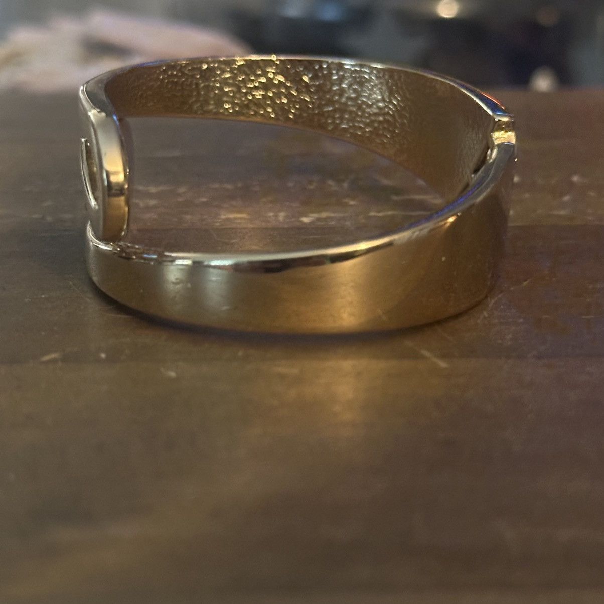 Other Gold tone swirly hinged cuff bangle bracelet Size ONE SIZE - 6 Thumbnail
