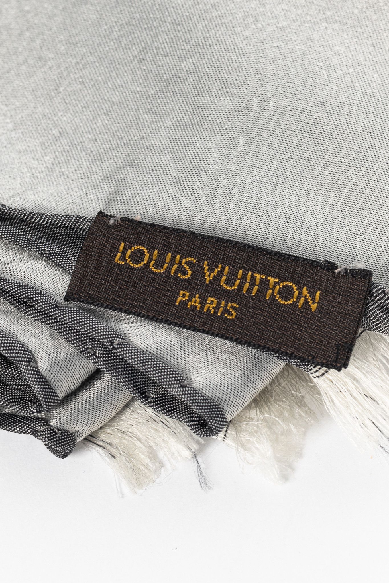 Louis Vuitton Louis Vuitton Capri Grey Silk Monogram Stole Size ONE SIZE - 4 Thumbnail