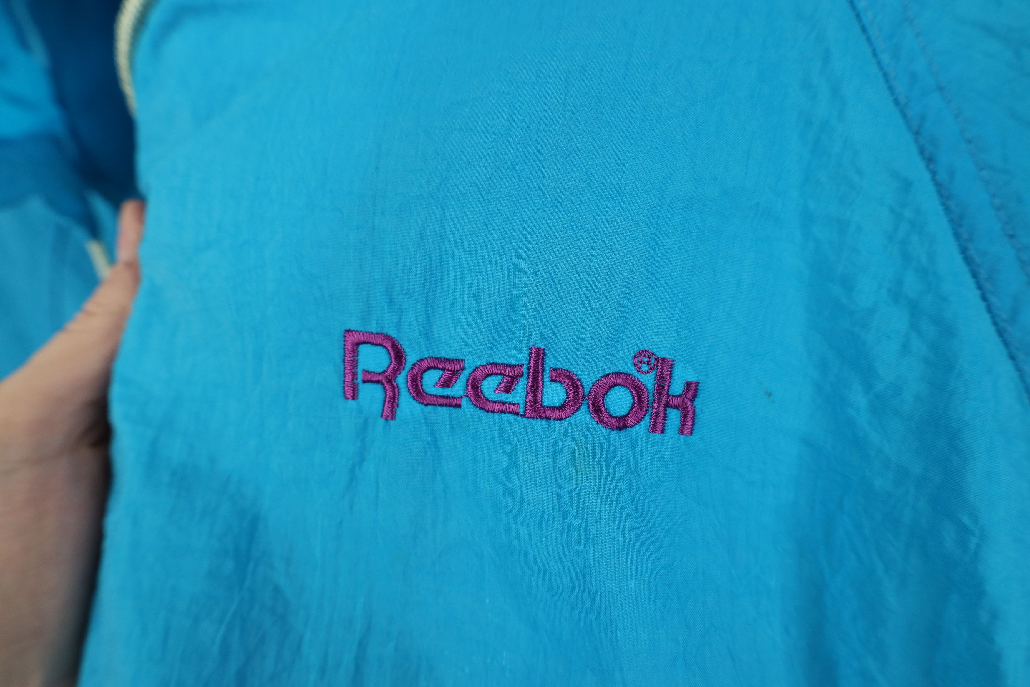 Reebok Vintage 90s Reebok Spell Out Hooded Windbreaker Jacket Size L / US 10 / IT 46 - 4 Thumbnail