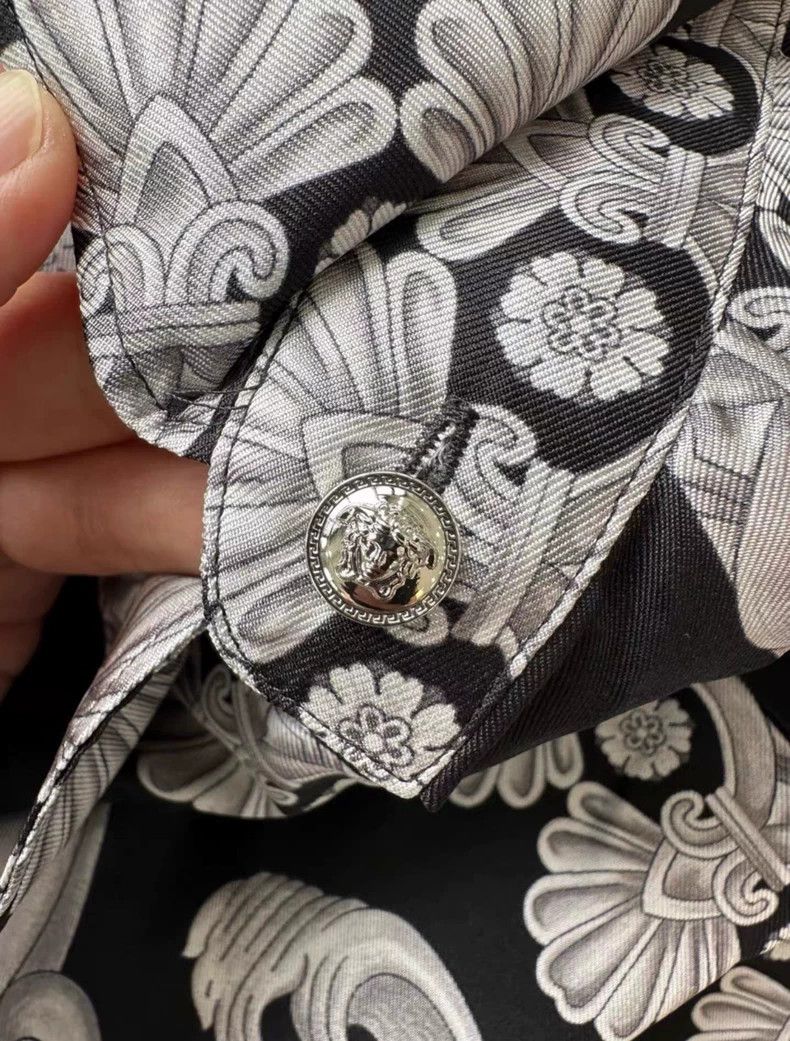 Versace Versace Silk shirt Size US M / EU 48-50 / 2 - 2 Thumbnail