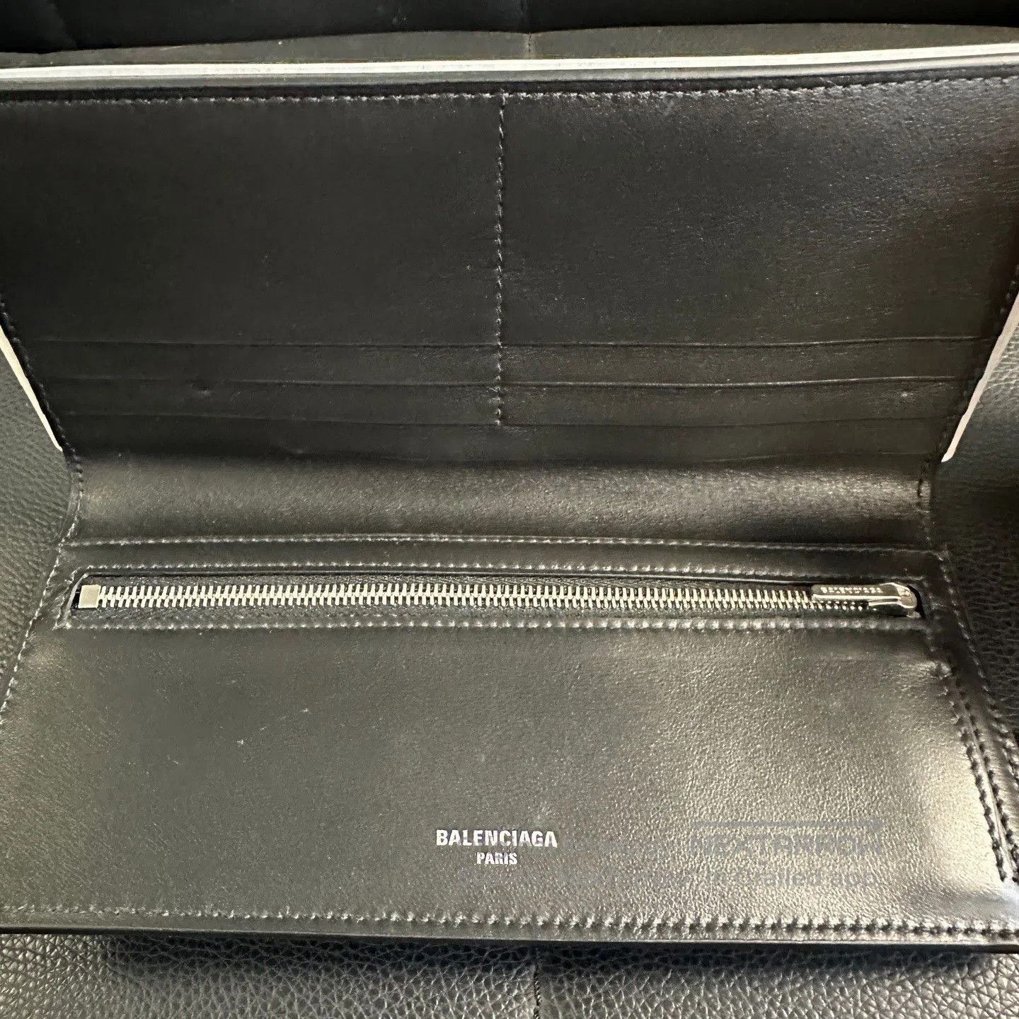 Balenciaga Balenciaga Passport Logo Leather Wallet. Size ONE SIZE - 5 Thumbnail