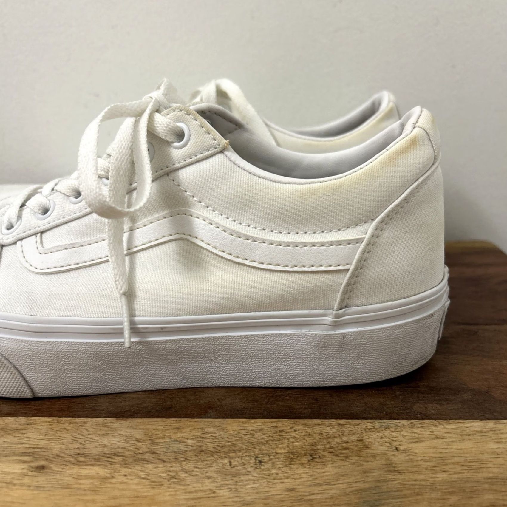 Vans VANS Old Skool Sneaker Womens Size 11 White Canvas Skateboard Shoe 721356 Size US 9 / IT 39 - 5 Thumbnail