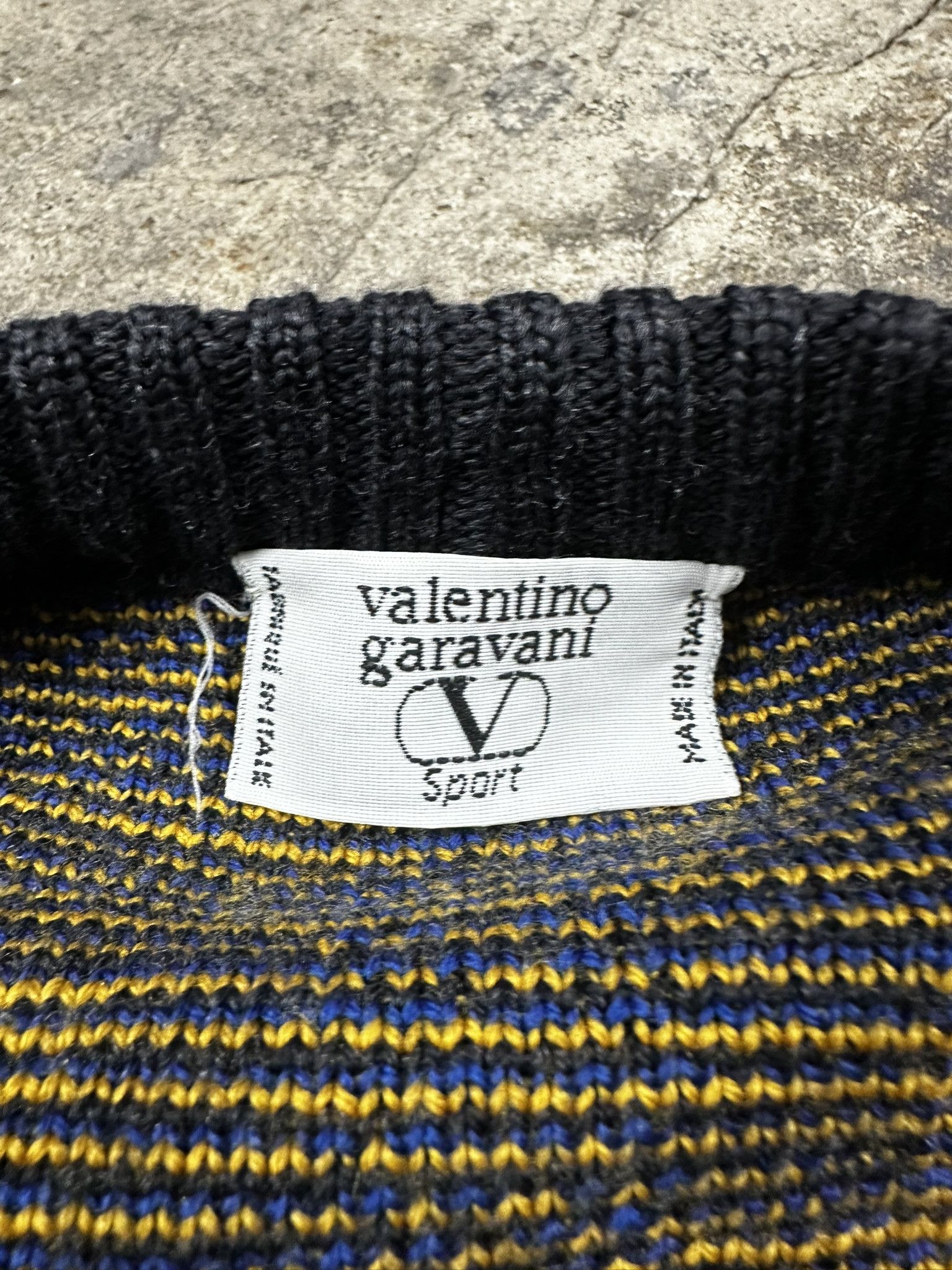 Valentino 90s Vintage Valentino Wool Patterned Knit Cardigan Size US L / EU 52-54 / 3 - 6 Thumbnail