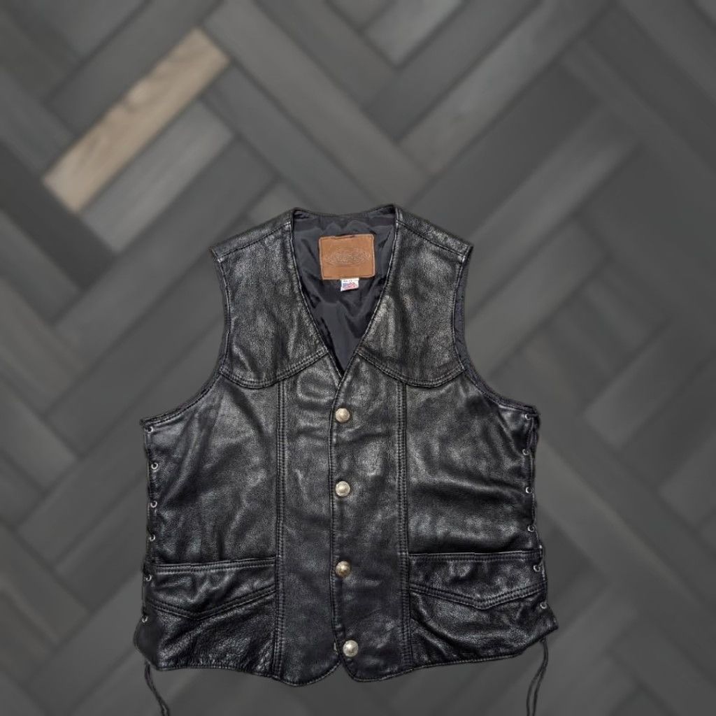 Vintage VINTAGE Kerr USA made buffalo nickel leather vest L mens 44-46 black western vest Men’s Buffalo Nickel buttons Leather cowboy 44-46 XSL? Size US L / EU 52-54 / 3 - 1 Thumbnail