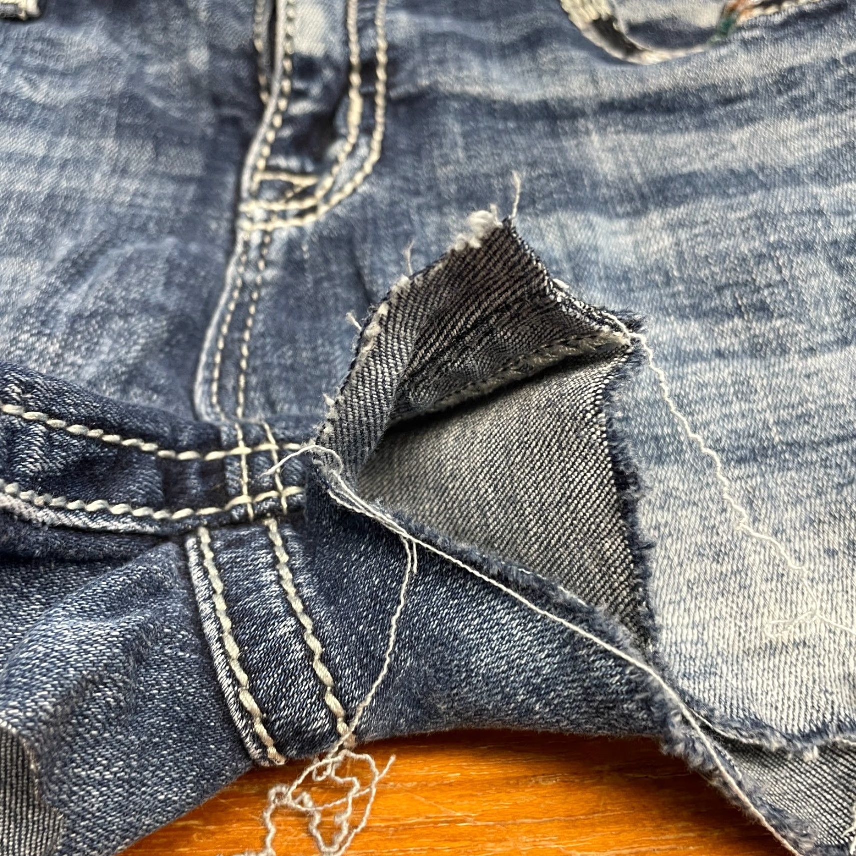 Miss Me Miss Me Shorts Women 26 Blue Denim Jean Jorts Medium Wash Cuff Off Bling Sequin Shorts Casual 5-Pocket Design Western 26 Women Mens Girls Size 26" / US 2 / IT 38 - 4 Thumbnail