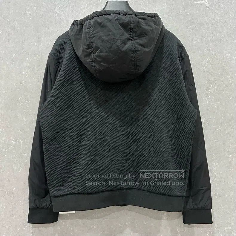Louis Vuitton Louis Vuitton Black Large Logo Tech Zip Hooded Jacket Size US M / EU 48-50 / 2 - 2 Thumbnail
