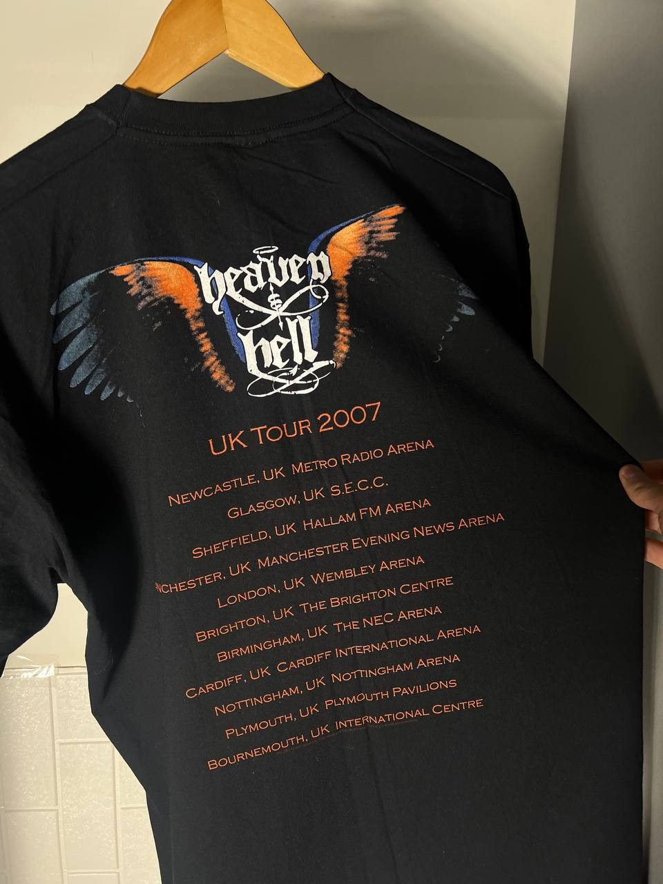 Band Tees VINTAGE HEAVEN AND HELL WORLD TOUR ROCK T-SHIRT Y2K 90s USA Size US XL / EU 56 / 4 - 10 Thumbnail