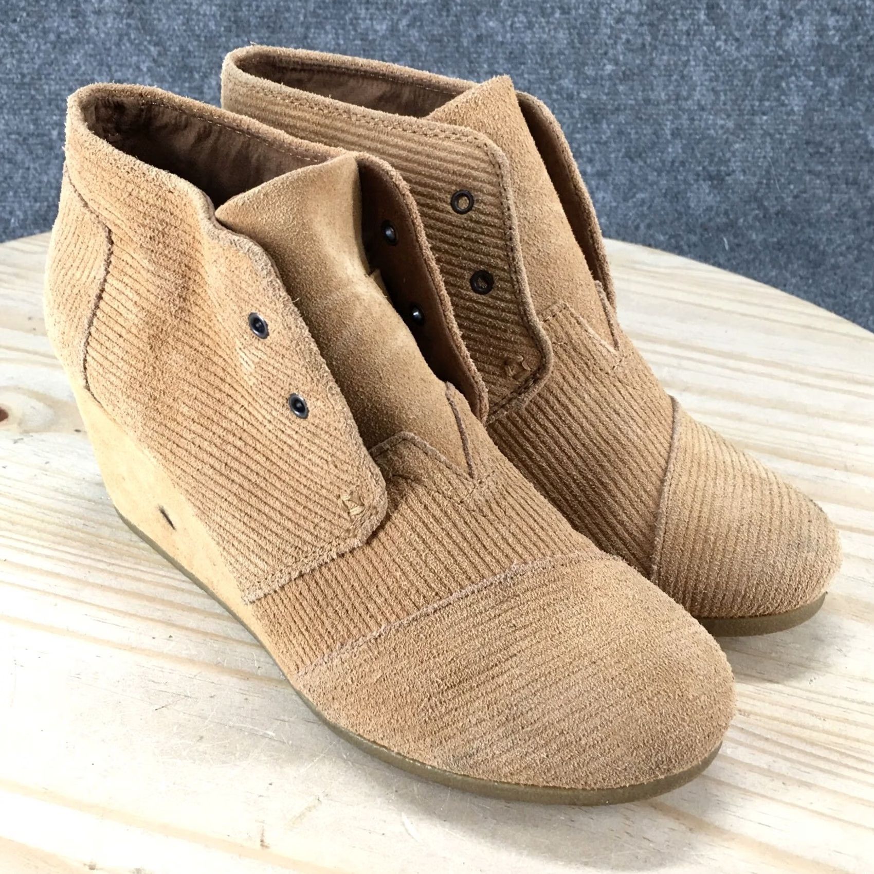 Toms Toms Boots Womens 10 Corduroy Low Wedge Ankle Bootie Lace Beige Round Toe Bootie Beige Wedge Boots Womens 10 Corduroy Ankle Bootie Lace Front Boots Size US 10 / IT 40 - 3 Thumbnail