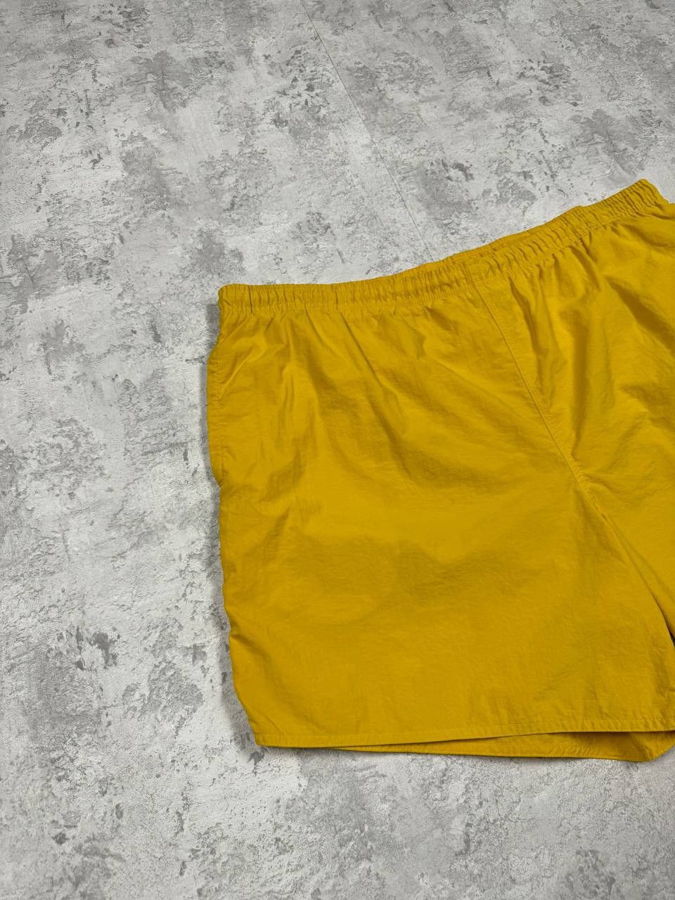 Nike RARE Vintage Nike Yellow Shorts Big Logo Size XL Size US 37 - 3 Thumbnail