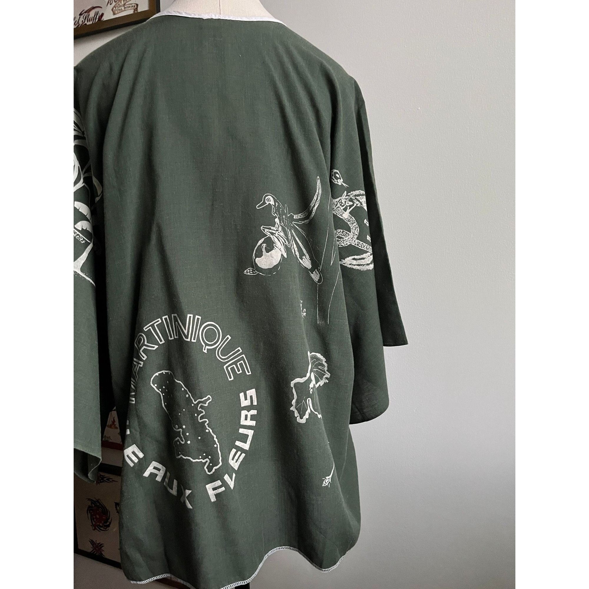 Vintage 90s vintage tee tunic Martinique flower island shirt 1990s Size US XL / EU 56 / 4 - 9 Thumbnail