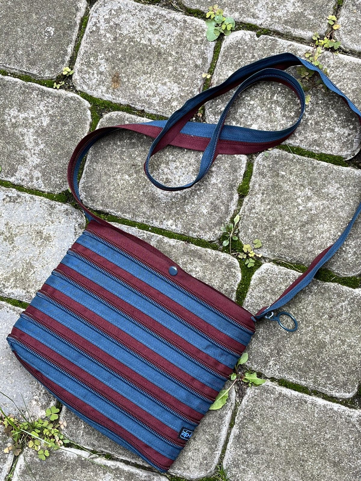 Vintage Zip It Crossbody Bag - Unique Zipper Design Size ONE SIZE - 6 Thumbnail
