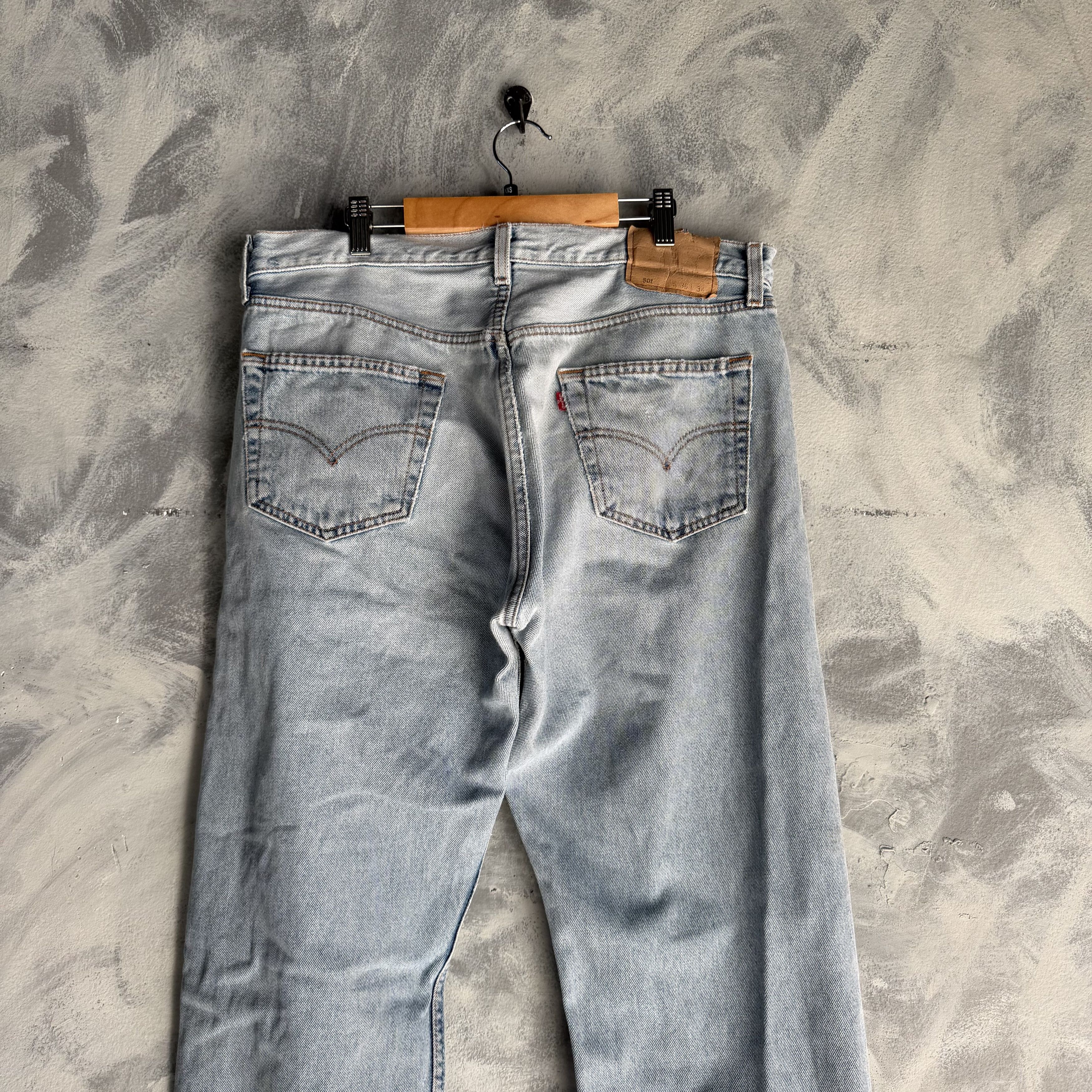 Levi's Vintage 90s Levi's 501 Button Fly Denim Mens 36x34 Size US 36 / EU 52 - 1 Thumbnail