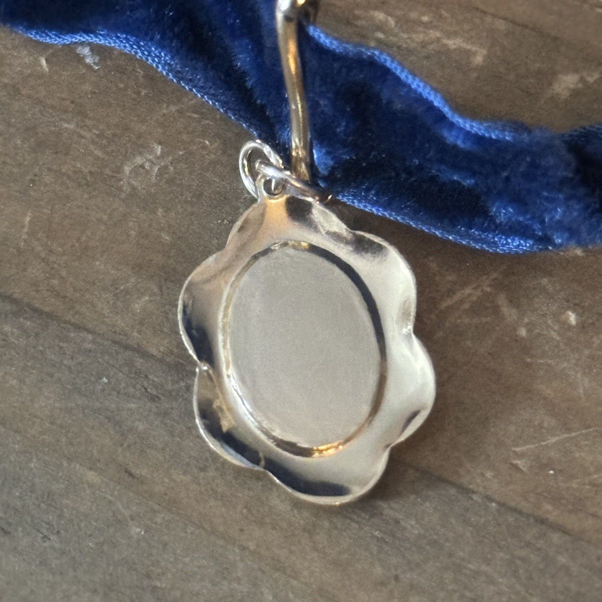 Vintage Vintage blue velvet cameo pendant choker necklace Size ONE SIZE - 4 Thumbnail