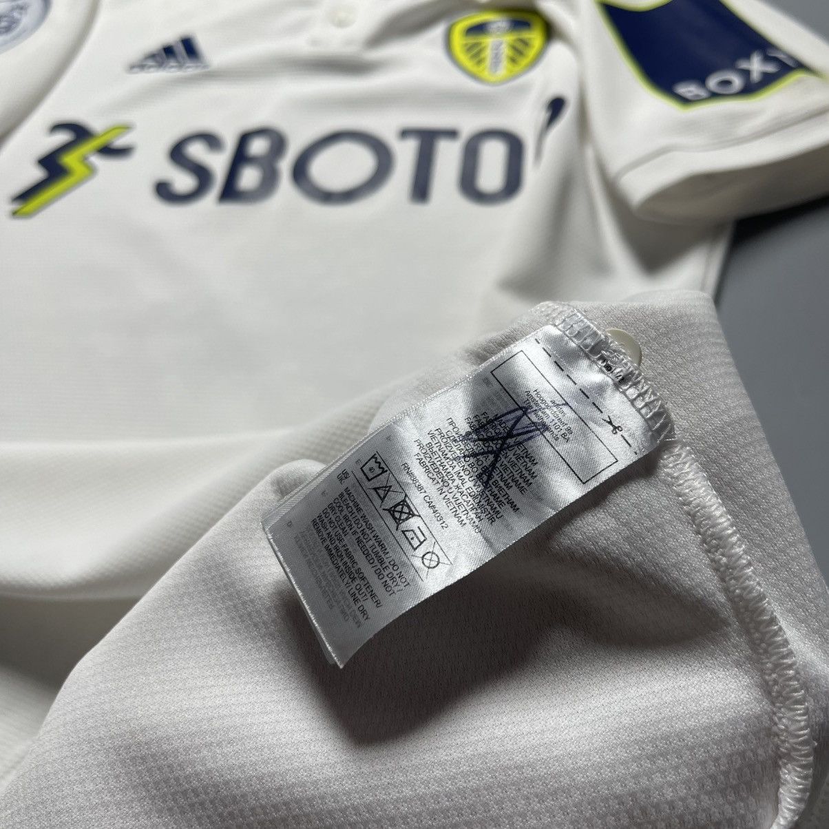 Adidas LEEDS UNITED ADIDAS 2021/2022 FOOTBALL JERSEY #18 RAPHINHA Size US M / EU 48-50 / 2 - 12 Thumbnail