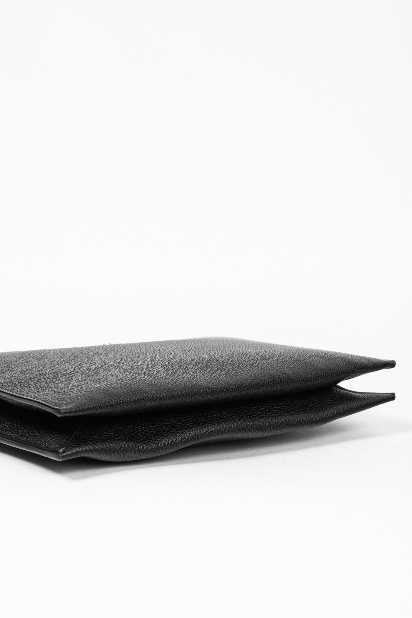 Saint Laurent Paris Saint Laurent Black Pebbled-Leather Flat Snap-Closure Clutch Size ONE SIZE - 5 Thumbnail