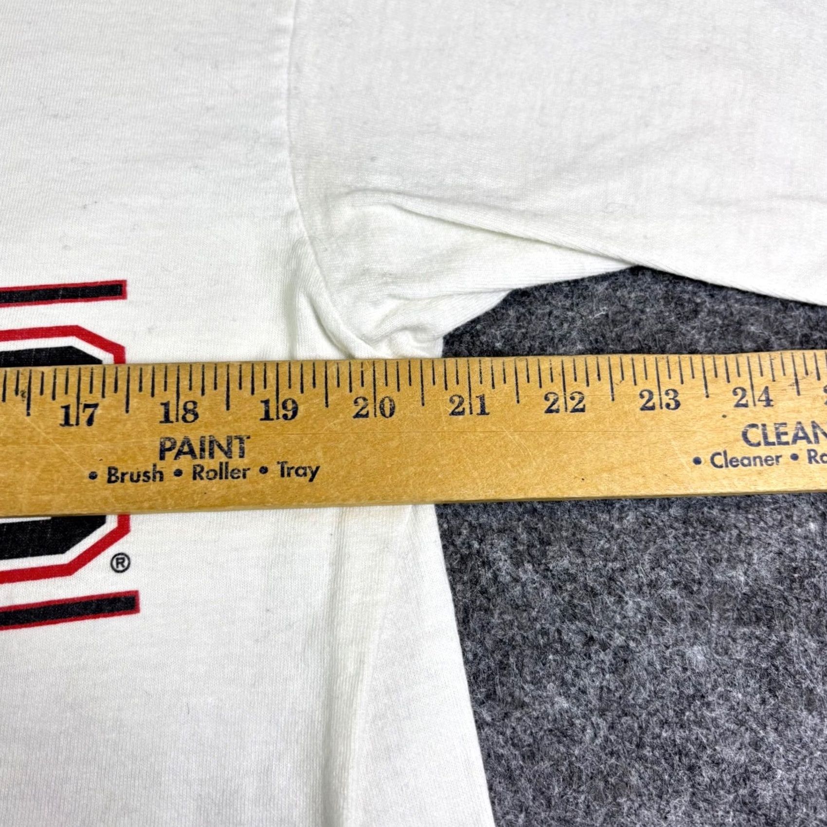 Salem Sportswear VINTAGE Salem Sportswear Chicago Bulls NBA T-Shirt White L Mens 90s Size US L / EU 52-54 / 3 - 3 Thumbnail