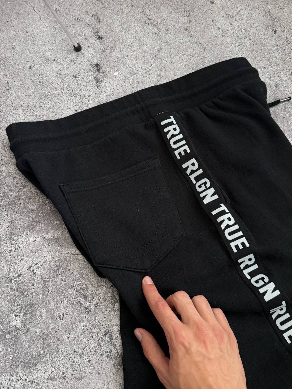 True Religion Vintage True Religion y2k logo baggy pants Size US 32 / EU 48 - 8 Thumbnail
