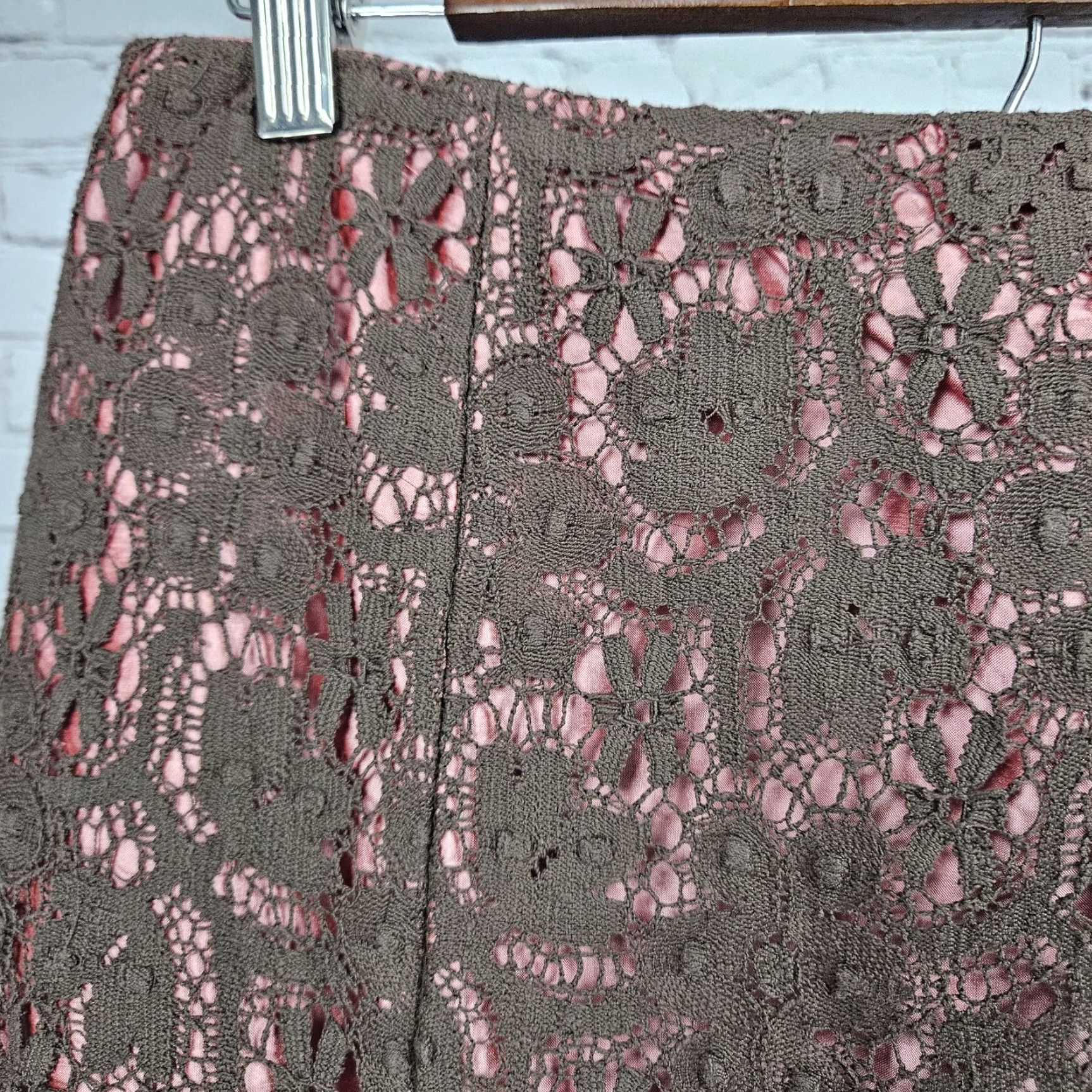 Pinko VINTAGE Harold's Skirt Pencil Knee Length Silk Crochet Lace Overlay Pink 8 Women's Boho 90s Netural? Size 30" / US 8 / IT 44 - 4 Thumbnail