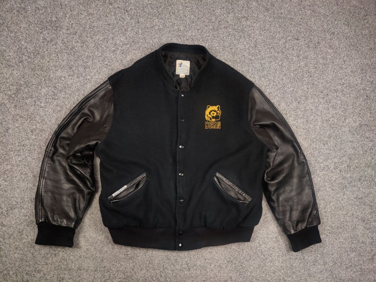 NBA Rare Vintage 90's Grizzlies Bern Wool Leather Bomber jacket Size US XL / EU 56 / 4 - 1 Thumbnail