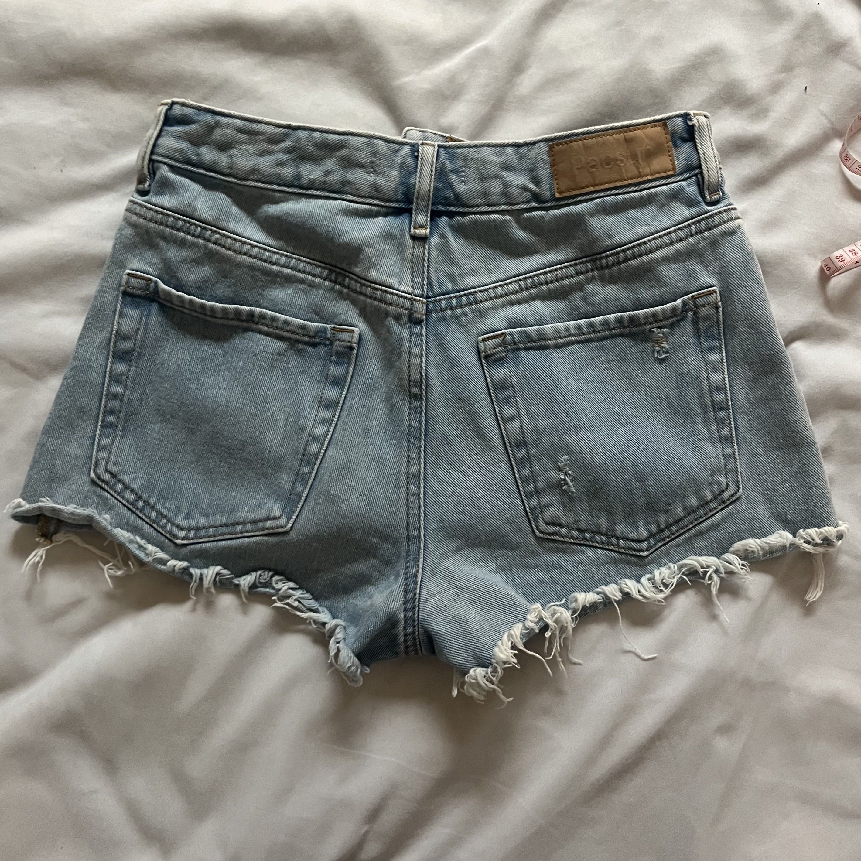 Pacsun PacSun Denim Booty Shorts with Frays Size 26" / US 2 / IT 38 - 2 Thumbnail