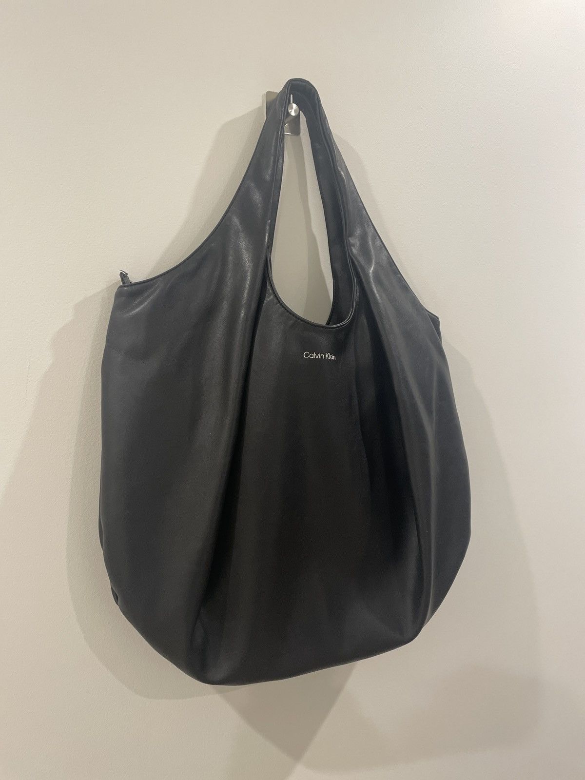 Calvin Klein Large Calvin Klein black cloud bag rare Size ONE SIZE - 2 Thumbnail