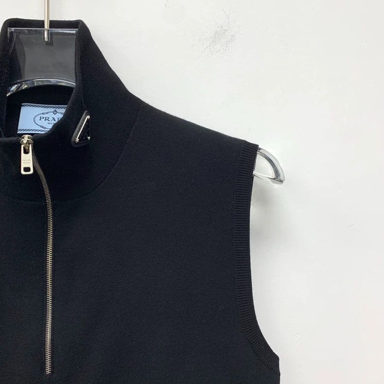 Prada Prada Black triangle label sheep wool stand-up collar zipp Size M / US 6-8 / IT 42-44 - 3 Thumbnail