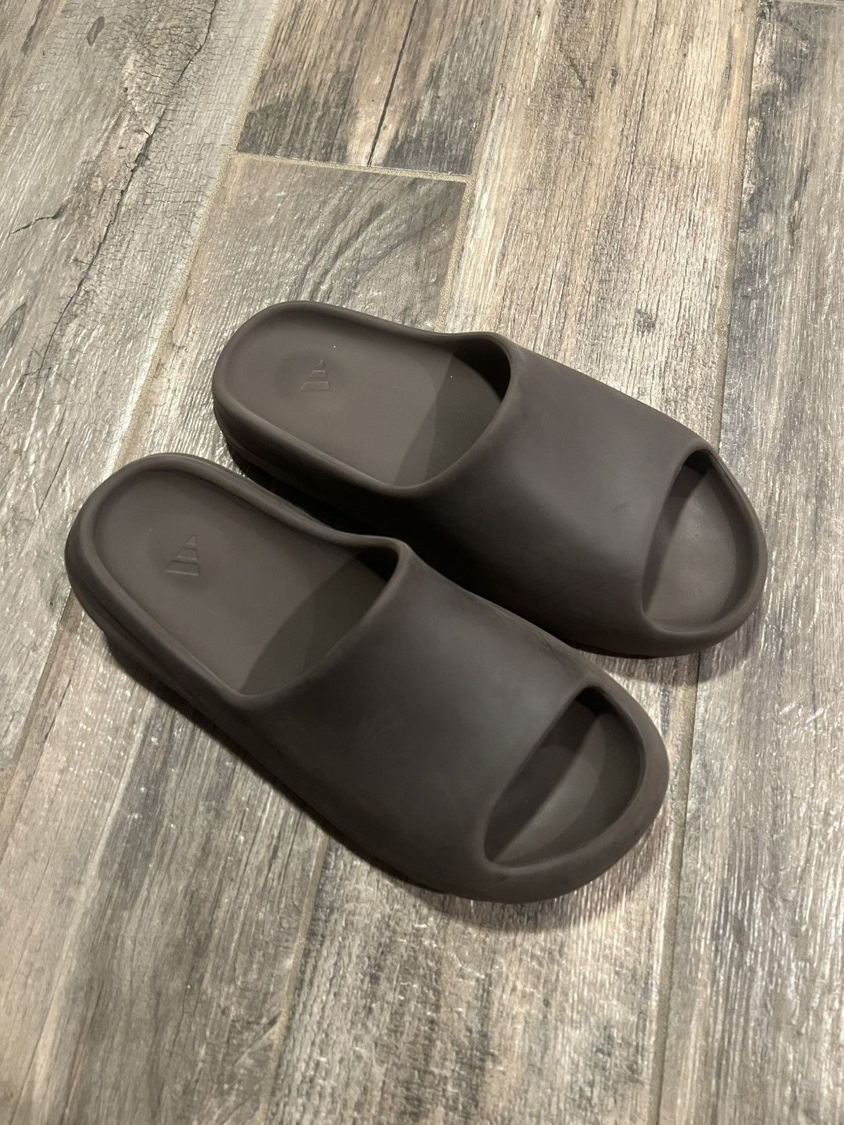 Adidas yeezy slides soot