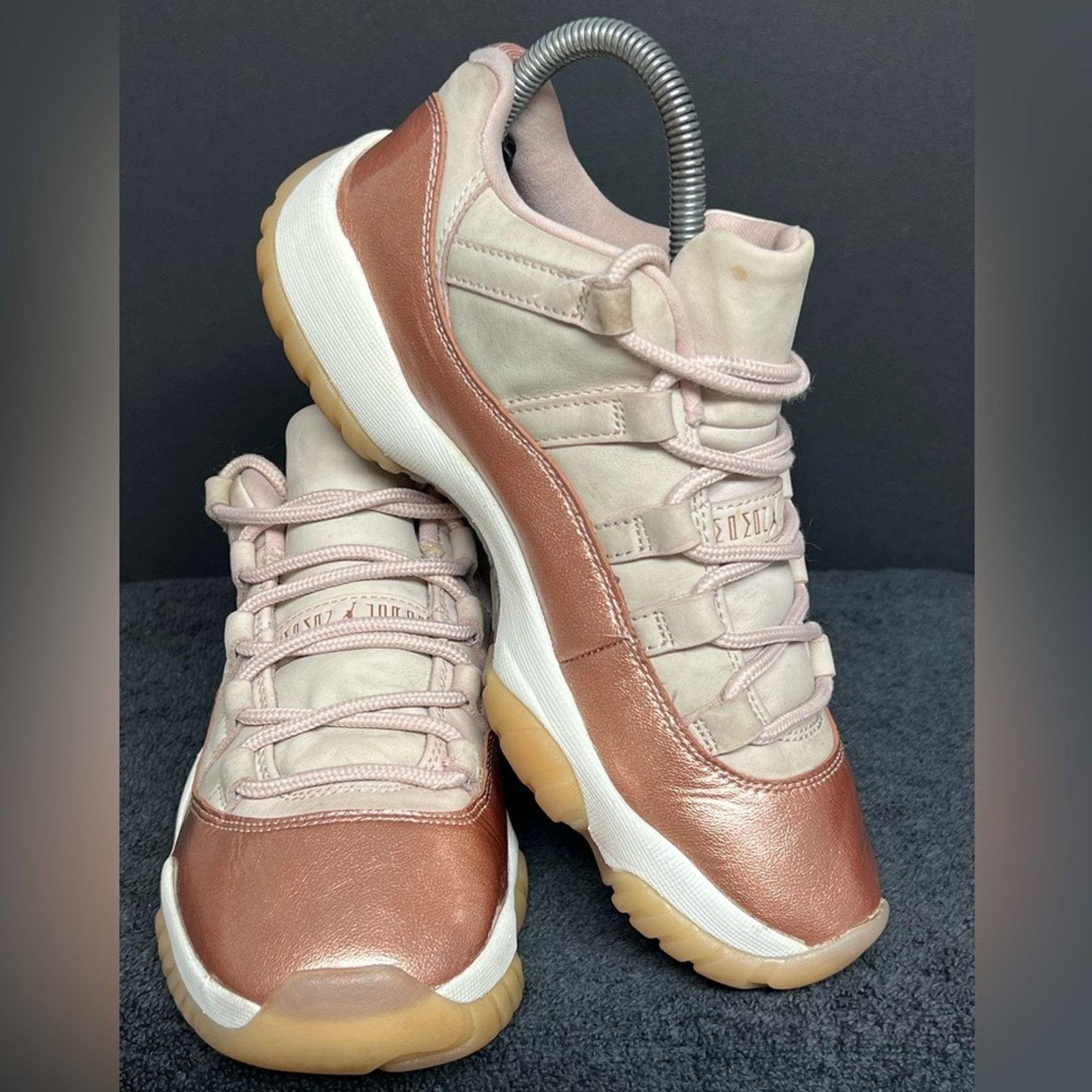 Jordan Brand Nike Air Jordan 11 Retro Rose Gold Women’s Size 8 NICE Size US 8 / IT 38 - 2 Thumbnail