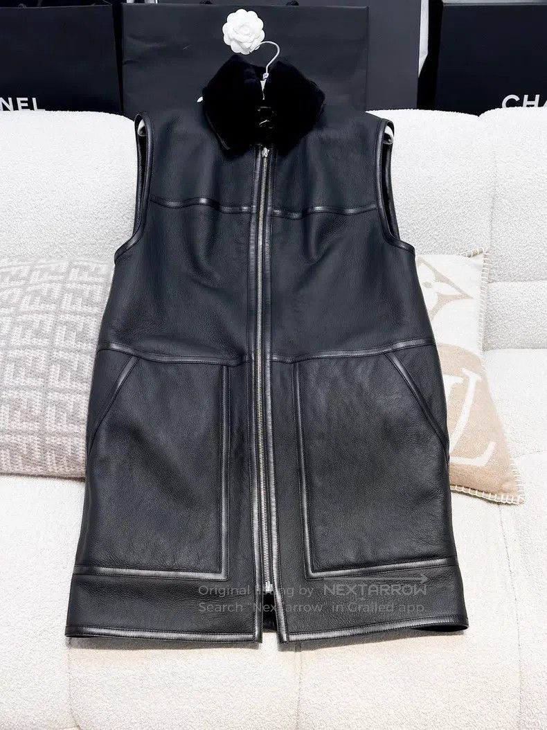 Hermes Hermes Black fur-lined sleeveless coat vest jacket Size XS / US 0-2 / IT 36-38 - 1 Thumbnail