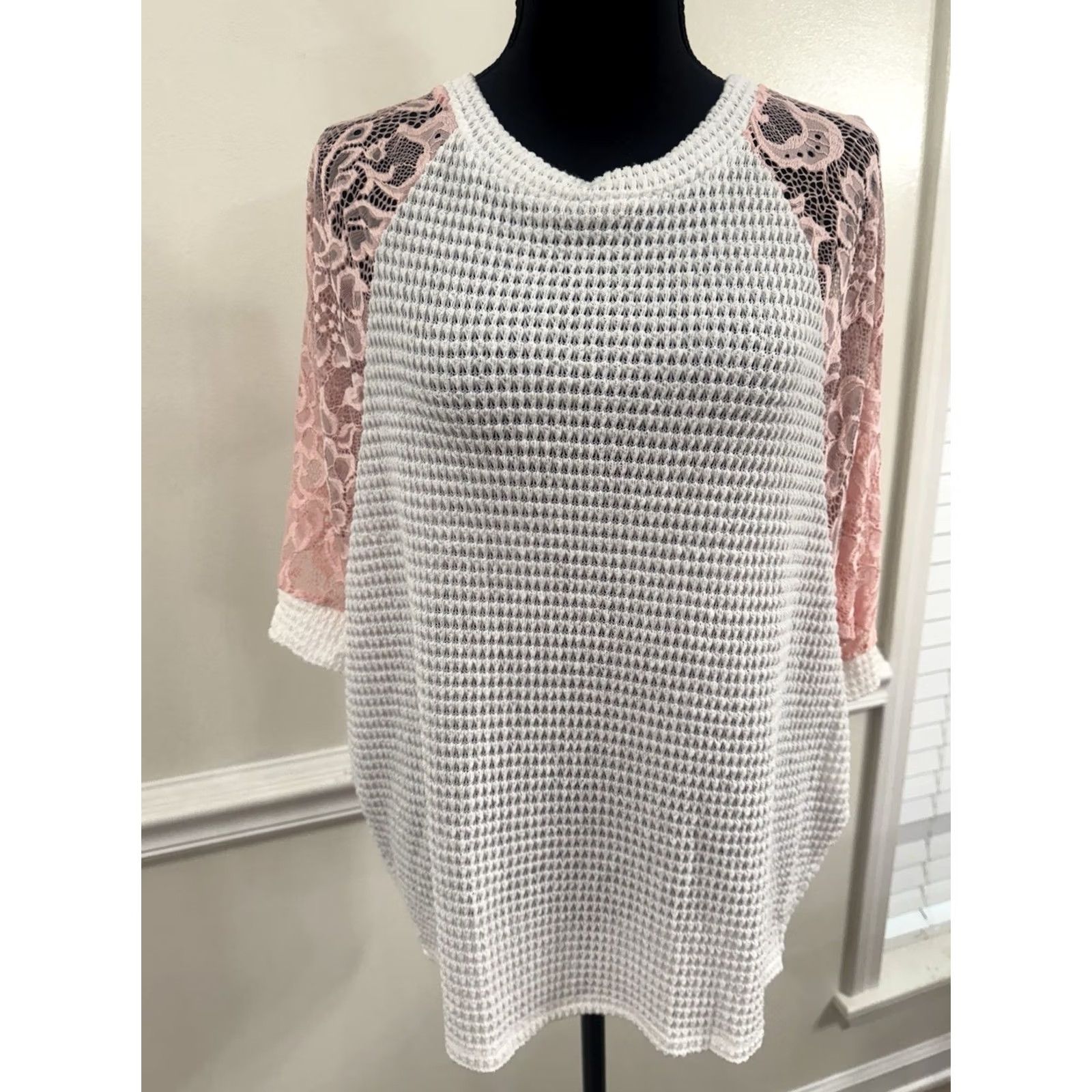 Vintage Love J Top Blouse Women's Small Pink White Solid Crew Neck Short Sleeve Button Ruffle Casual Size S / US 4 / IT 40 - 2 Thumbnail