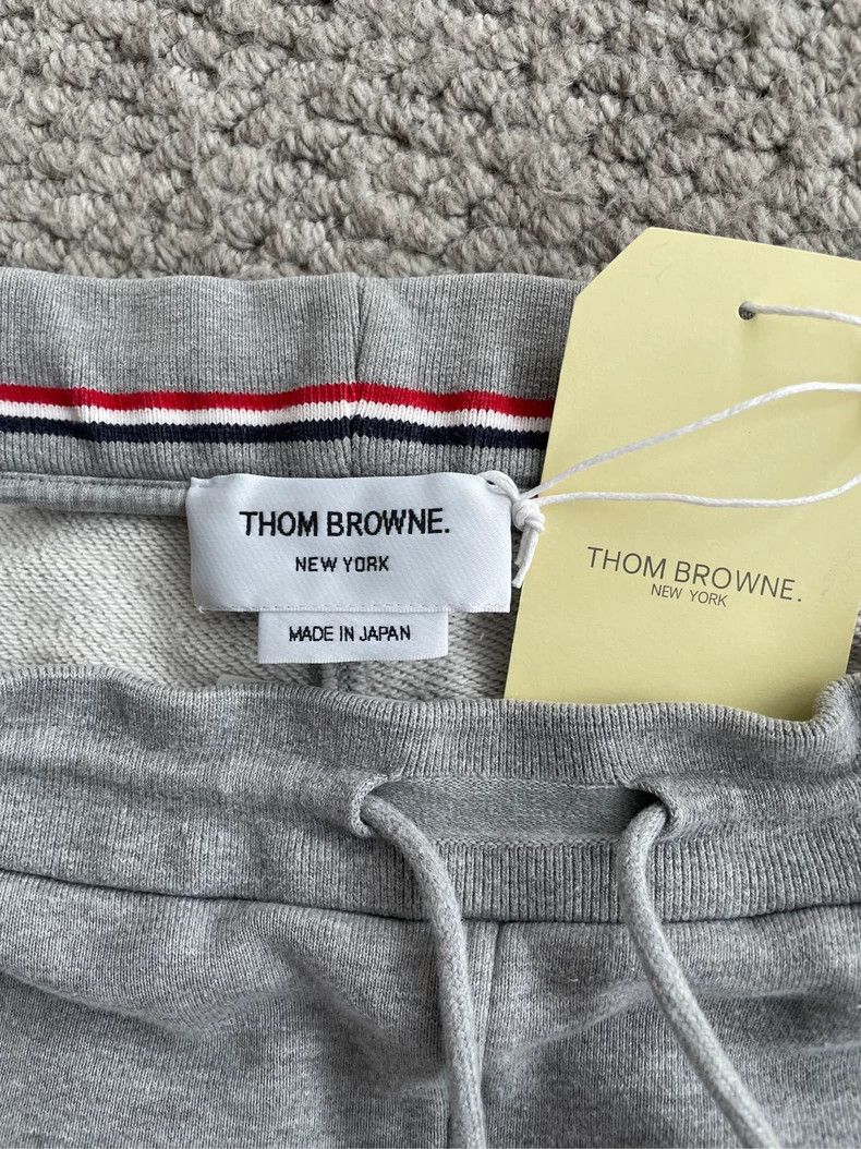 Thom Browne Thom Browne size2 Classic grey shorts Size US 26 / EU 42 - 5 Thumbnail