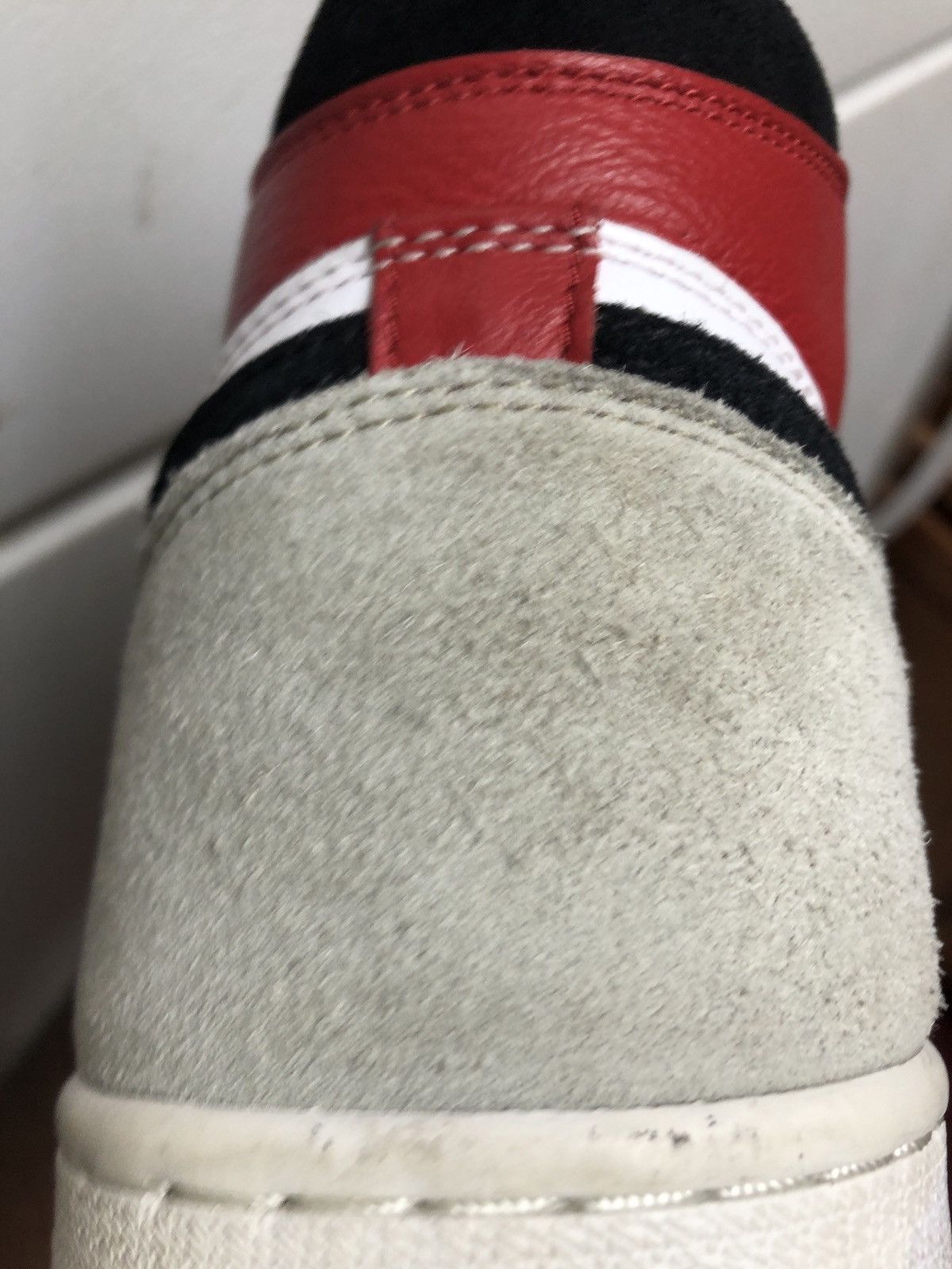 Jordan Brand × Nike Air Jordan 1 Retro High OG "Light Smoke Grey" Size US 9.5 / EU 42-43 - 14 Thumbnail