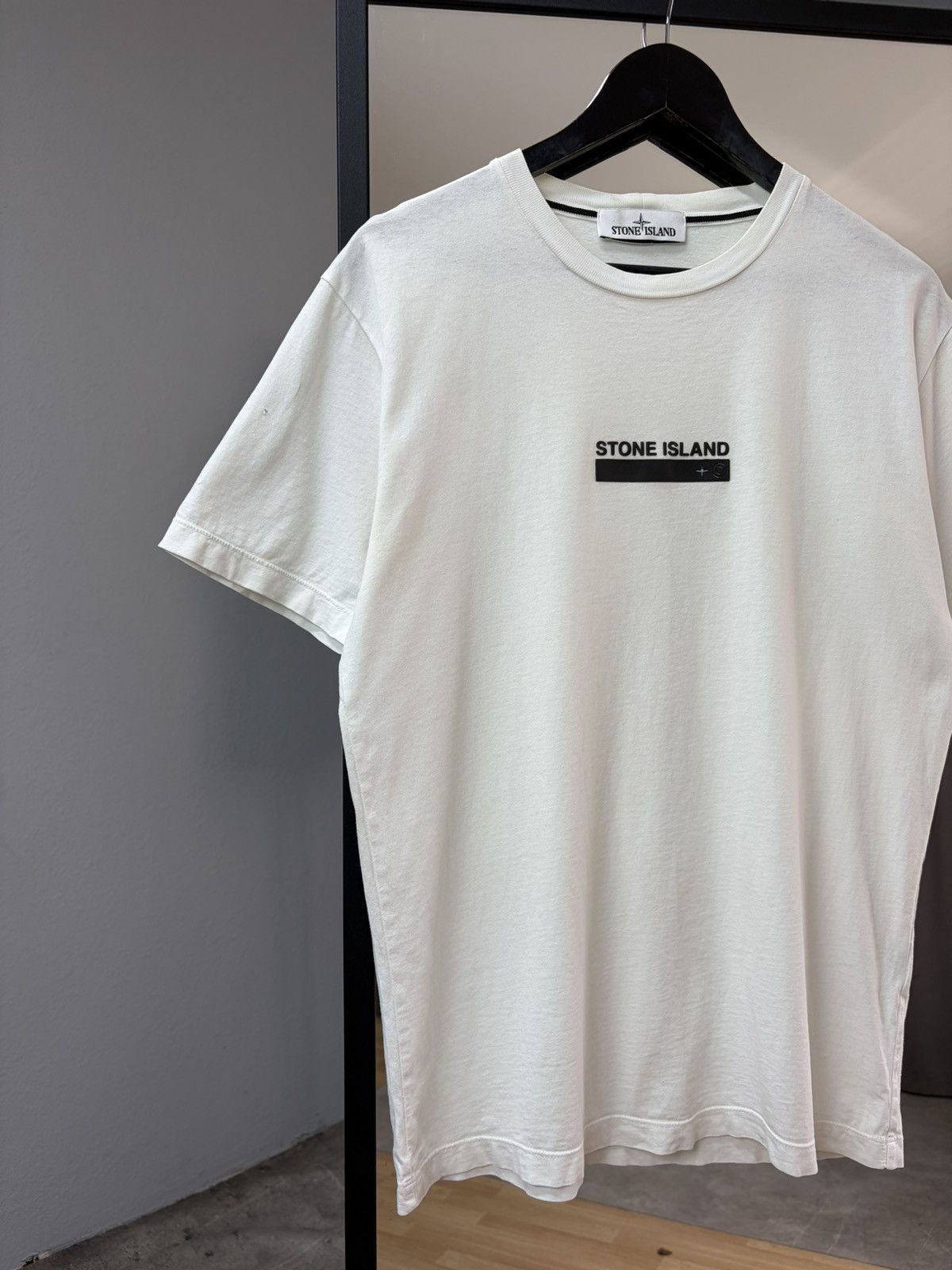 Stone Island Stone Island Logo T-Shirt White Minimal Graphic Tee Luxury Size US M / EU 48-50 / 2 - 3 Thumbnail