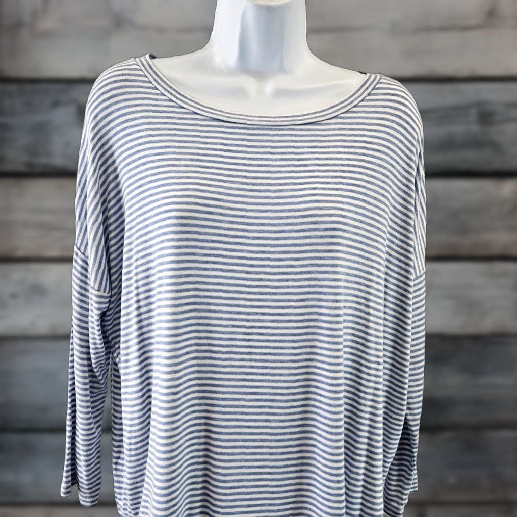 Loft VINTAGE? No. Ann Taylor LOFT womens top Sz Medium blue white stripe rayon blouse shirt? Size M / US 6-8 / IT 42-44 - 1 Thumbnail