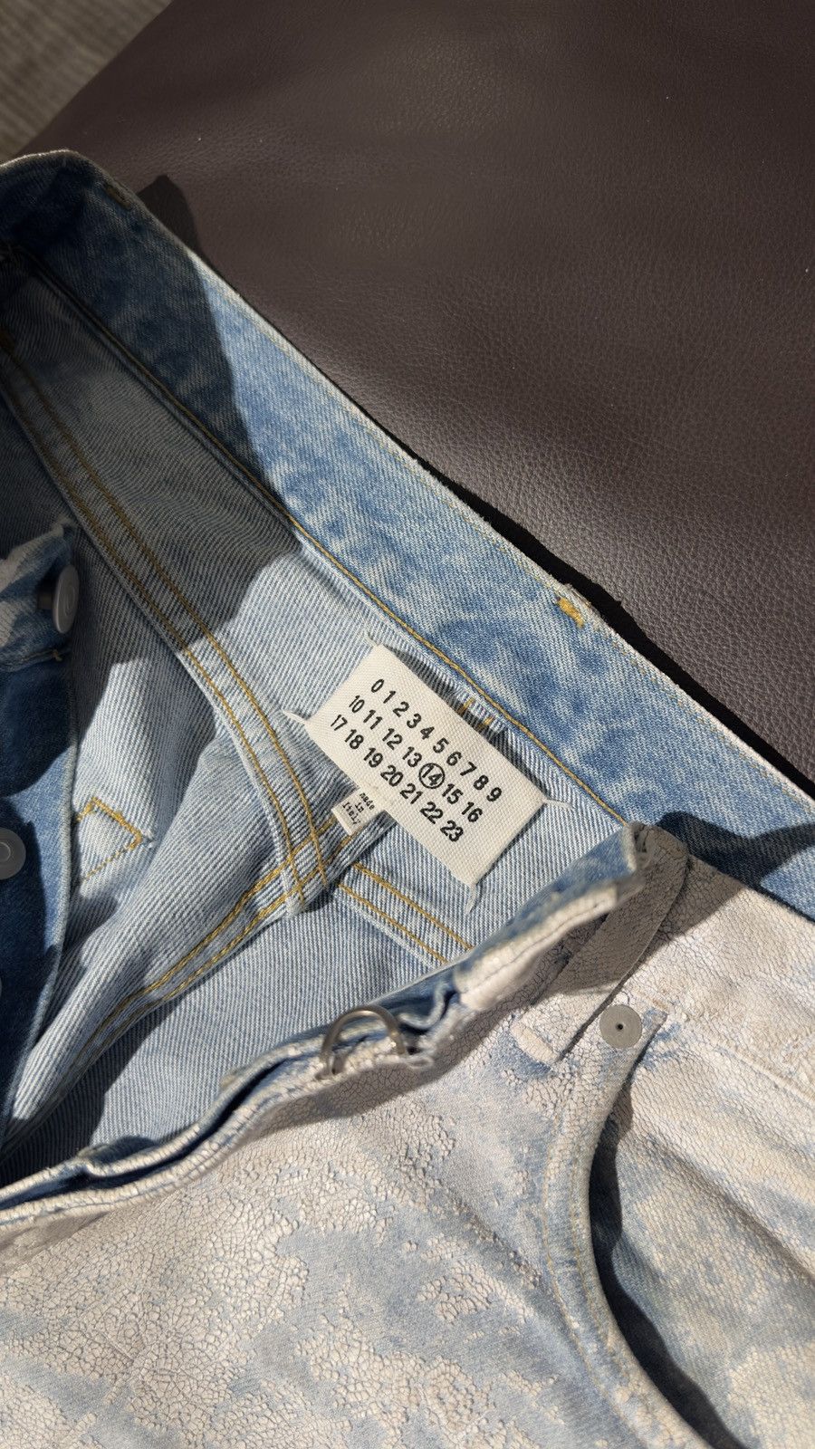 Maison Margiela Maison Margiela white crack paint denim Size US 31 - 2 Thumbnail