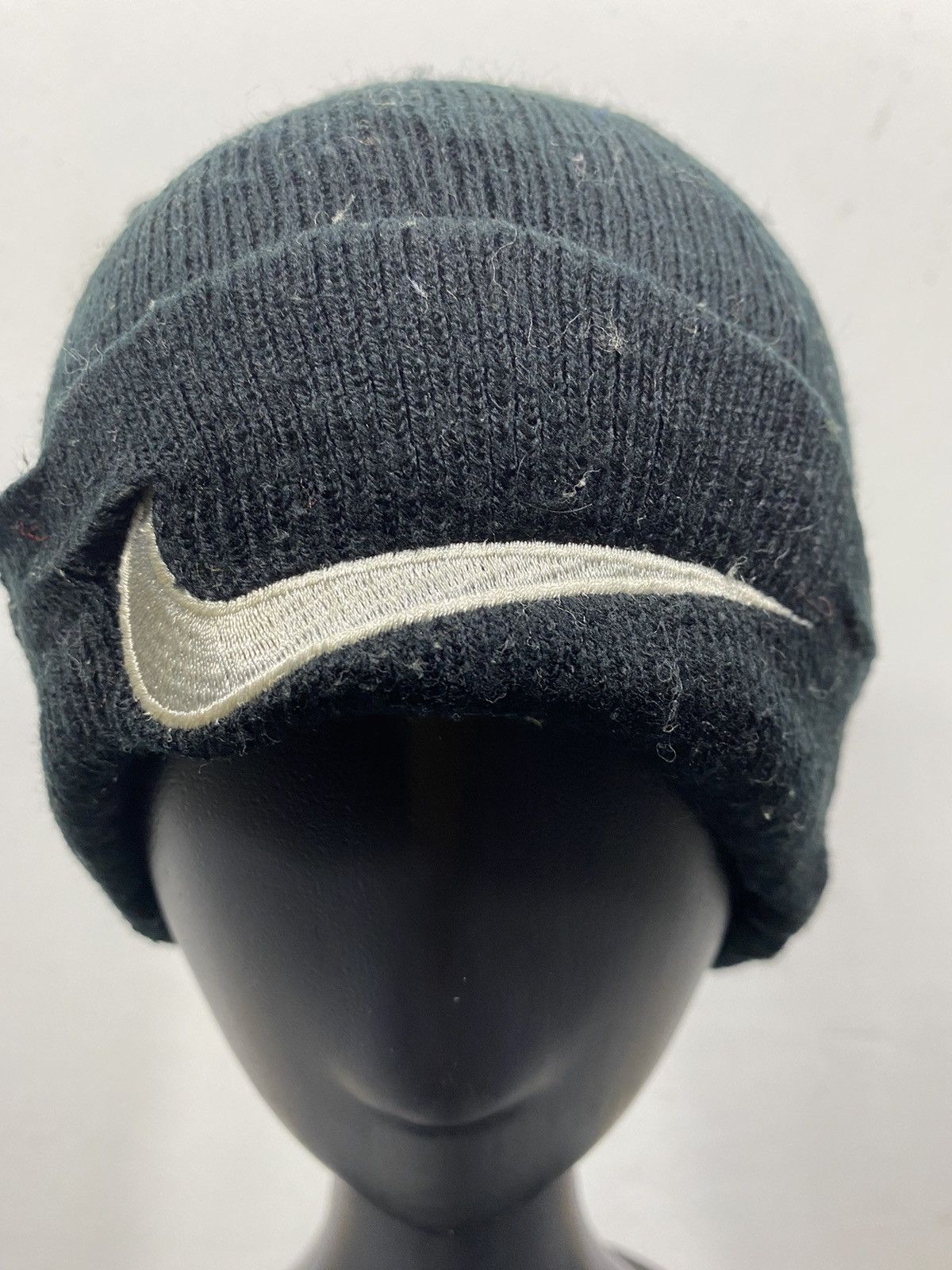 Nike Nike Swoosh Small Logo Embroidery Beanie Size ONE SIZE - 2 Thumbnail
