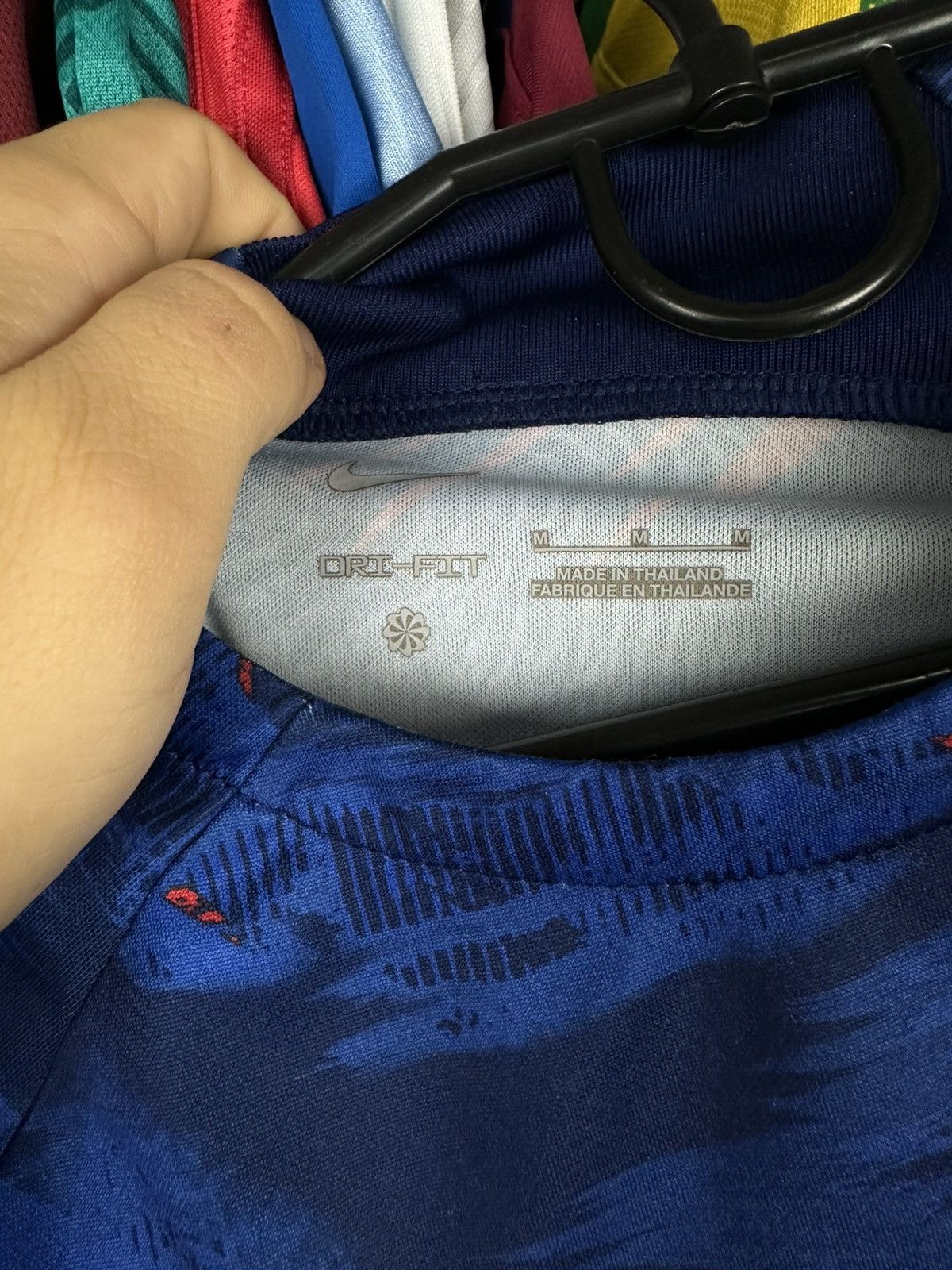 Nike NIKE ENGLAND 2022/23 PRE-MATCH FOOTBALL JERSEY SOCCER SHIRT Size US M / EU 48-50 / 2 - 3 Thumbnail