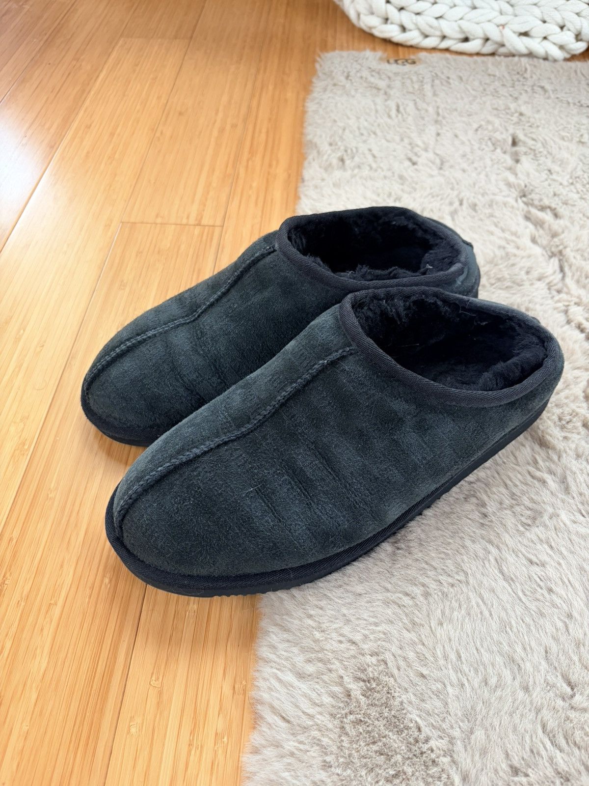 Kith Kith Kithmas Monogram Shearling Slipper (9) Size US 9 / EU 42 - 1 Thumbnail