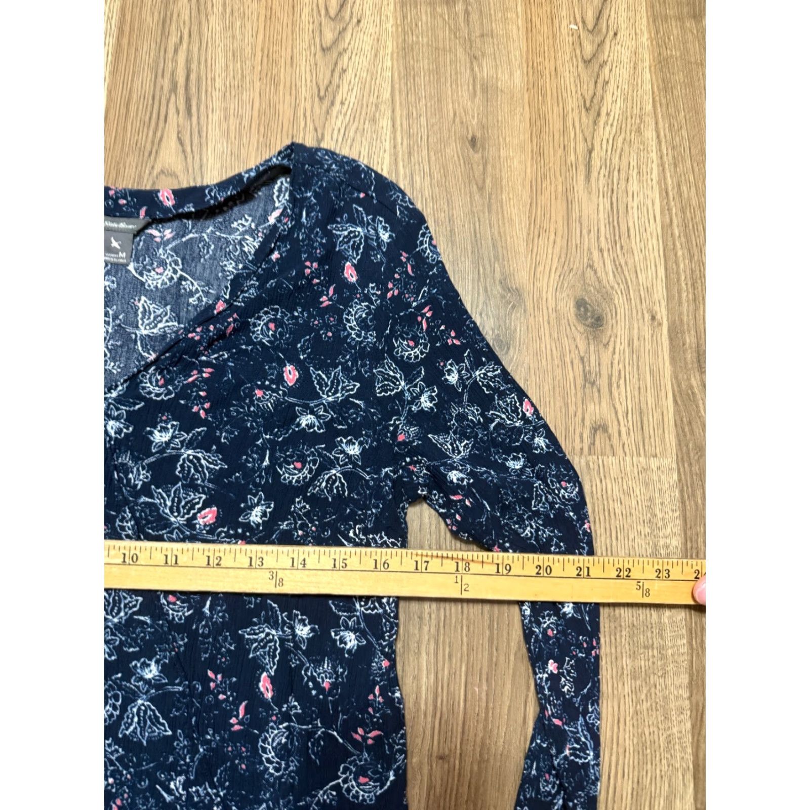 Eddie Bauer Eddie Bauer Shirt Women's Medium Blue Floral Long Sleeve V-neck Cotton Size M / US 6-8 / IT 42-44 - 6 Thumbnail