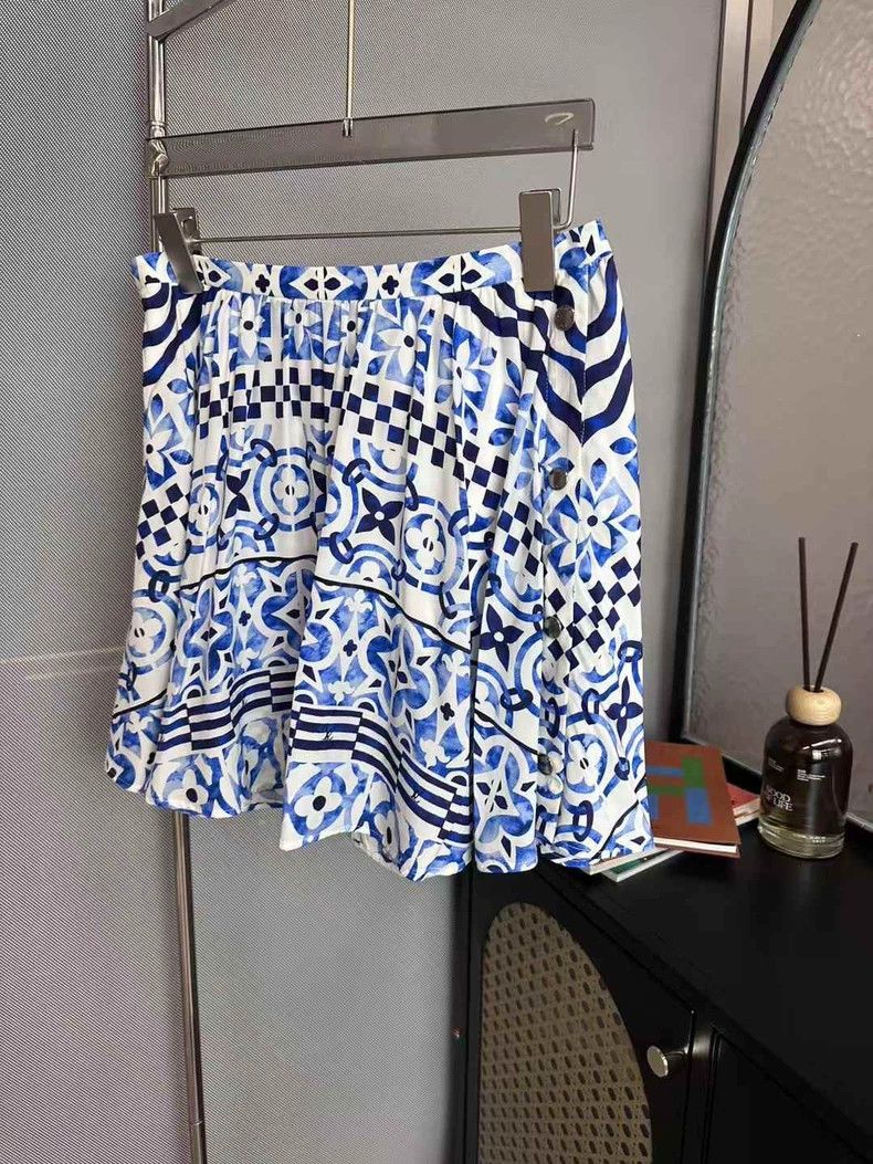 Louis Vuitton Louis Vuitton New White and Blue Ocean Silk Pleated Skirt Size 35" - 2 Thumbnail