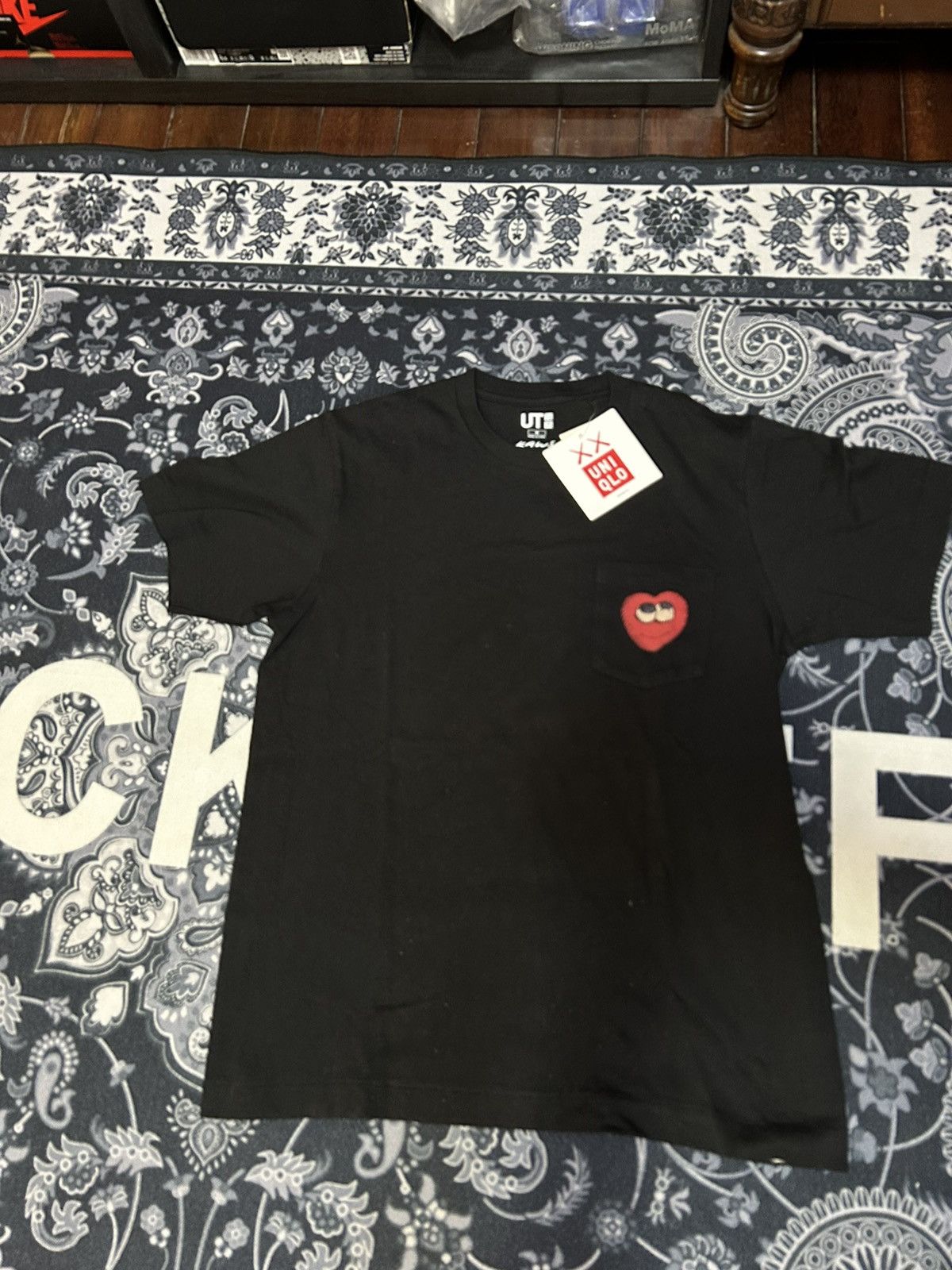 Kaws × Uniqlo Uniqlo x Kaws t shirt Size US M / EU 48-50 / 2 - 2 Thumbnail
