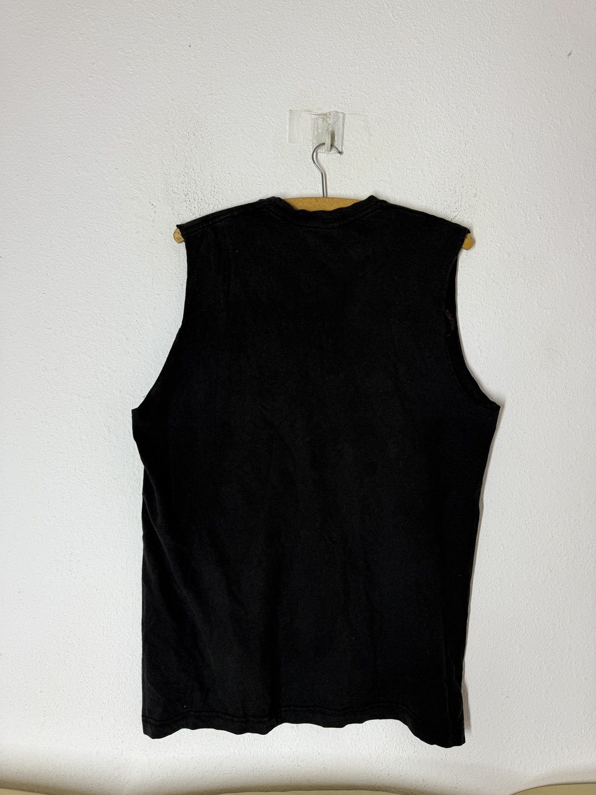 Band Tees Vintage Queen news of the world Sleeveles tank top Size US M / EU 48-50 / 2 - 6 Thumbnail
