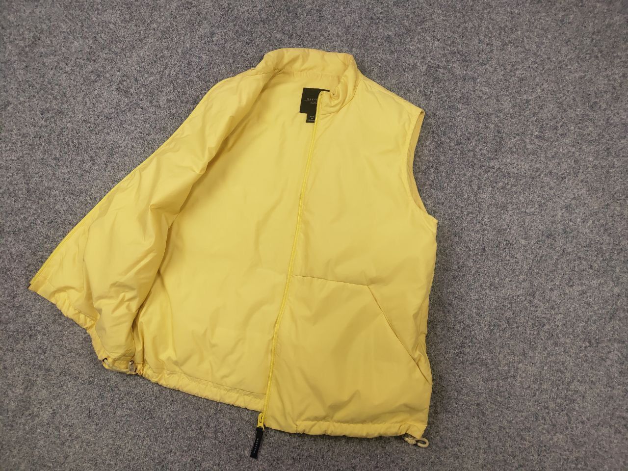Max Mara Max Mara Weekend Lemon yellow micro down vest Zip Jacket Size M / US 6-8 / IT 42-44 - 3 Thumbnail