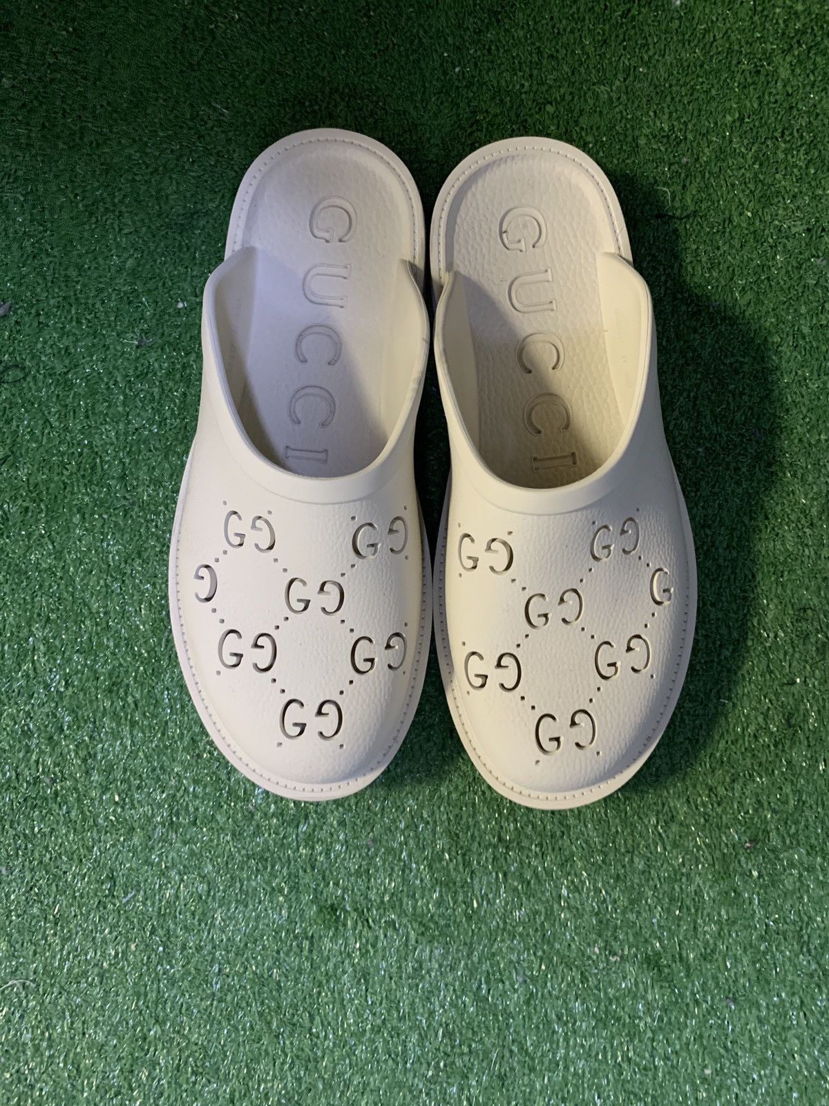 Gucci White GG Gucci rubber slides Size US 11 / EU 44 - 5 Thumbnail