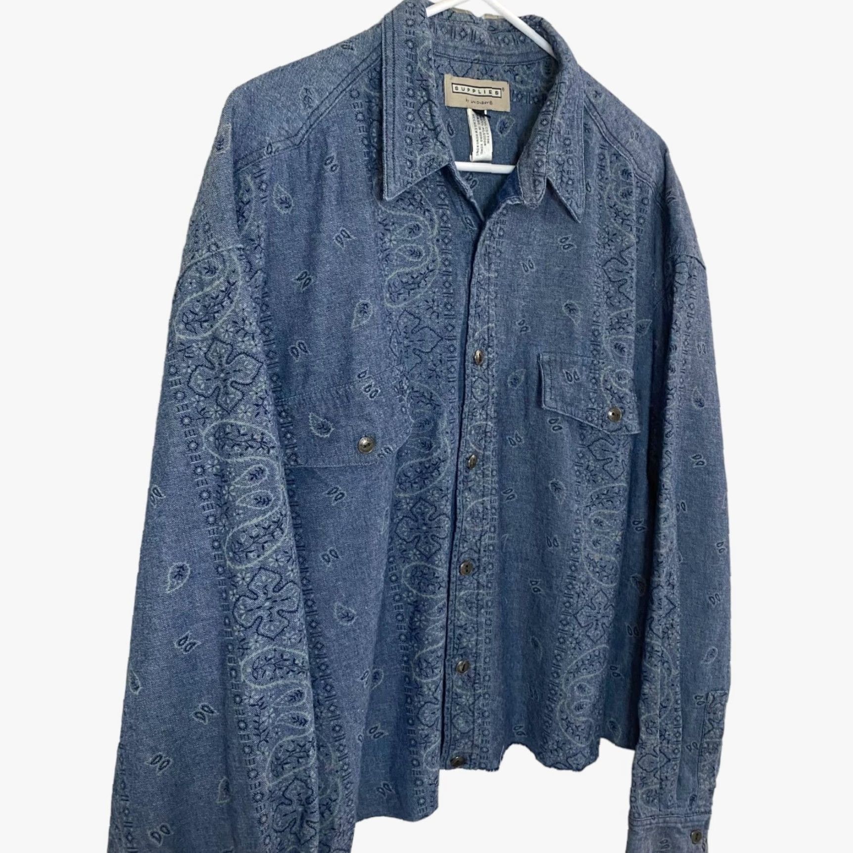 Vintage VINTAGE UNIONBAY Shirt Cropped Button-Up Chambray 100% Cotton Long Sleeve Women’s Large Blue Paisley Size L / US 10 / IT 46 - 4 Thumbnail