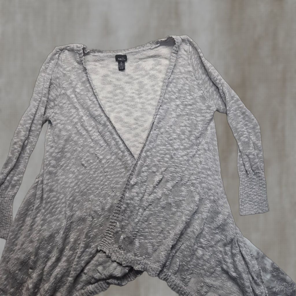 Vintage Rue21 Solid Gray Cardigan Knit Open Long Sleeve Women XL Adult Cardigan Women Gray XL Sweater 90s? Size XL / US 12-14 / IT 48-50 - 1 Thumbnail