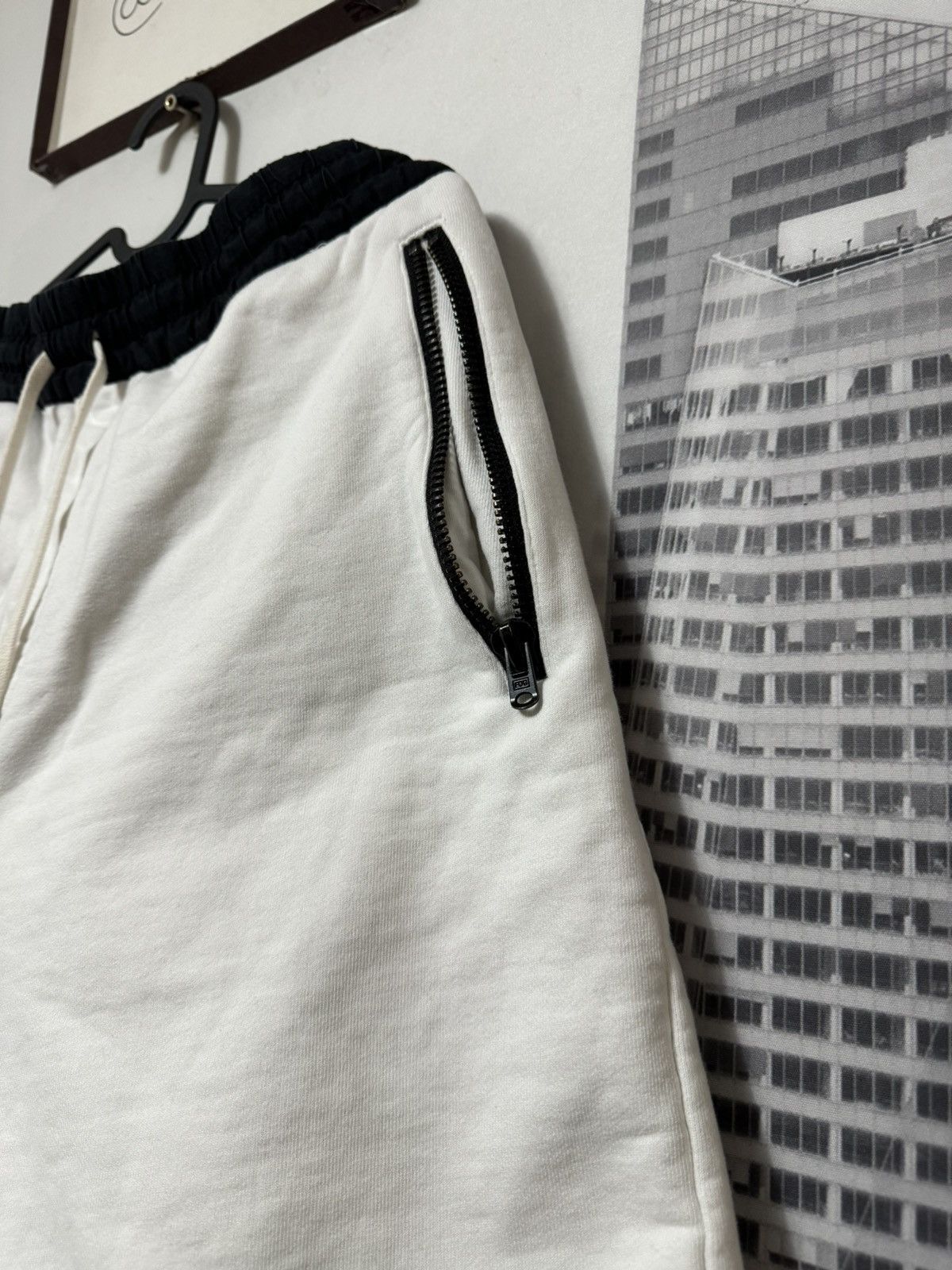 FOG 💥 OG FOG Fear of God Essentials Shorts SZ Large White Size US 34 / EU 50 - 4 Thumbnail