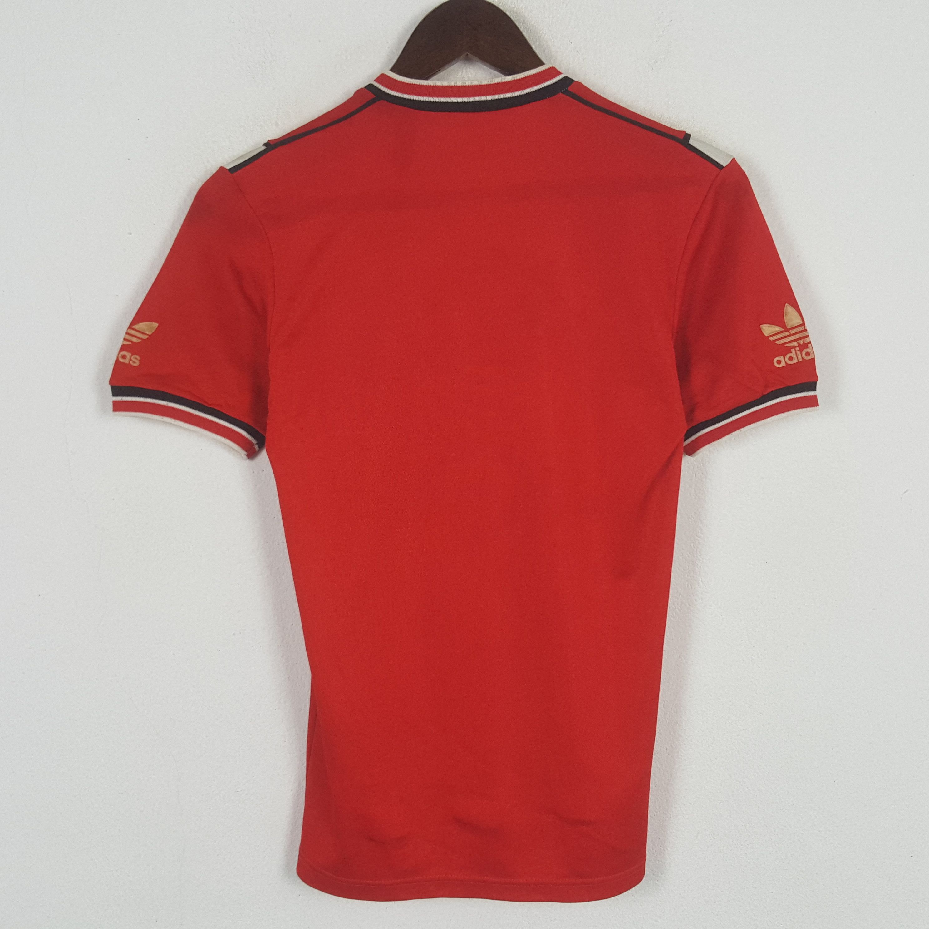 Adidas Vintage ADIDAS Manchester United 1984/1986 Jersey Shirt Size US XS / EU 42 / 0 - 3 Thumbnail