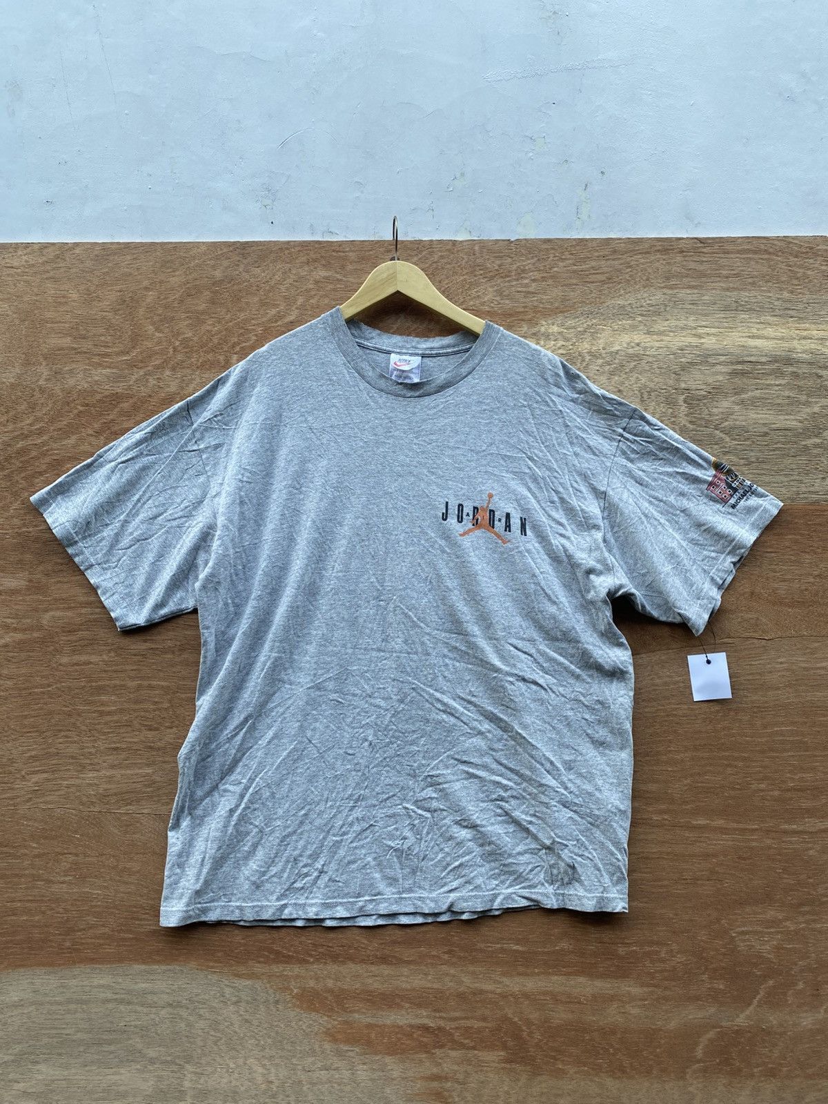 Nike vintage nike michael jordan restaurant chicago bulls tshirt Size US XL / EU 56 / 4 - 2 Thumbnail