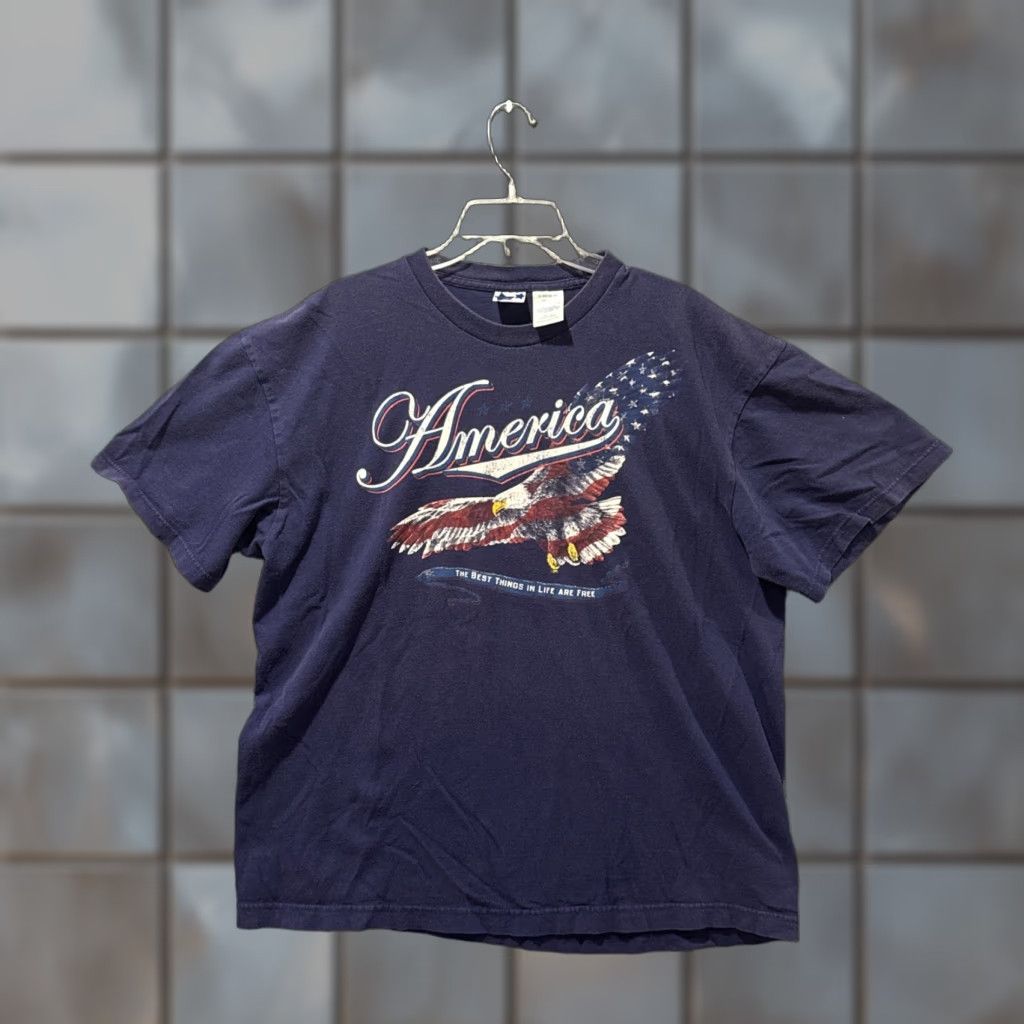 Vintage Bald Eagle T-Shirt Men’s XL Blue America The Best Things In Life Are Free Flying Eagle Brand Men’s T-Shirt XL Blue Size US XL / EU 56 / 4 - 1 Thumbnail